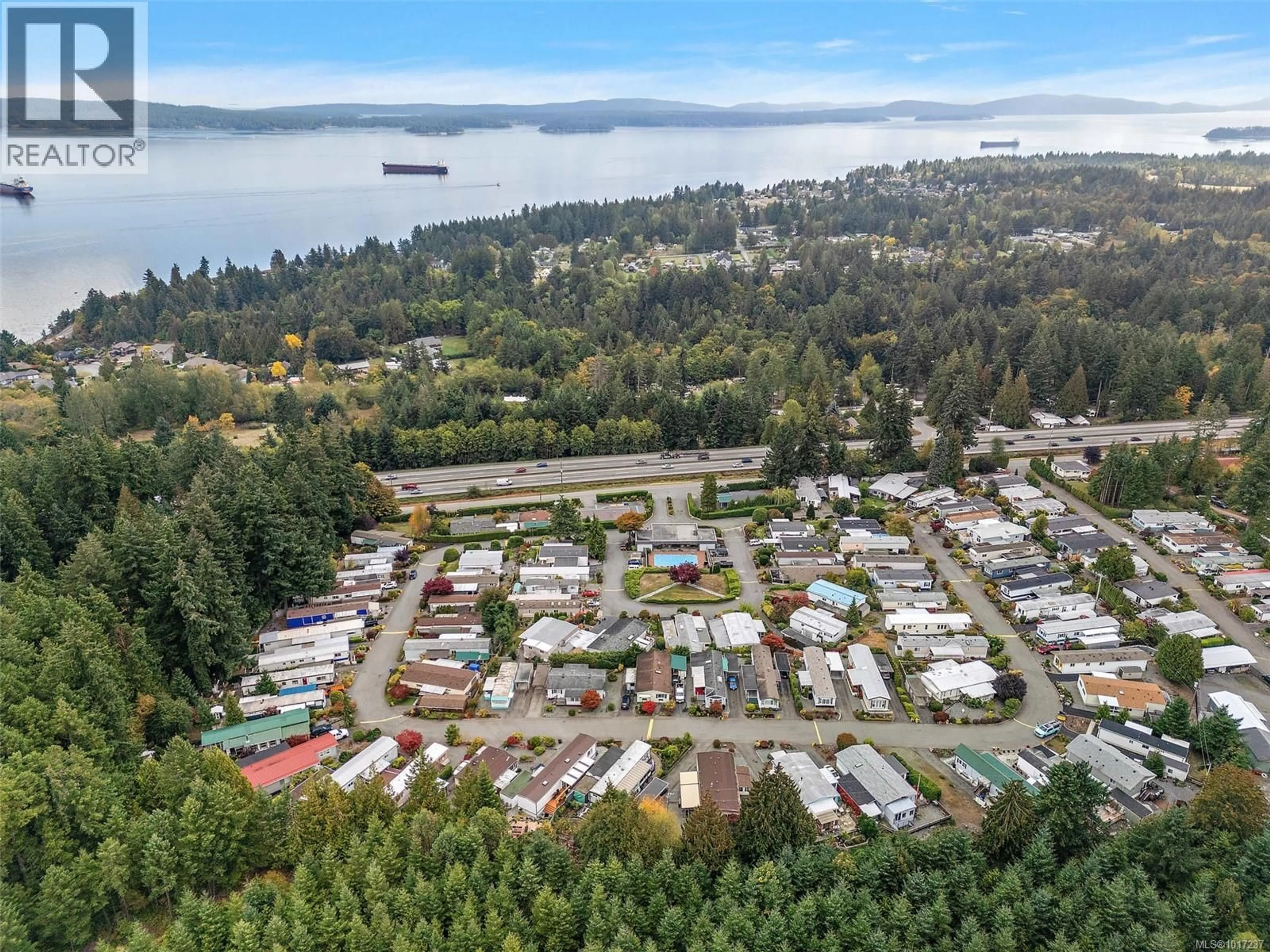 A pic from outside/outdoor area/front of a property/back of a property/a pic from drone, water/lake/river/ocean view for 72 - 10980 WESTDOWNE ROAD, Ladysmith British Columbia