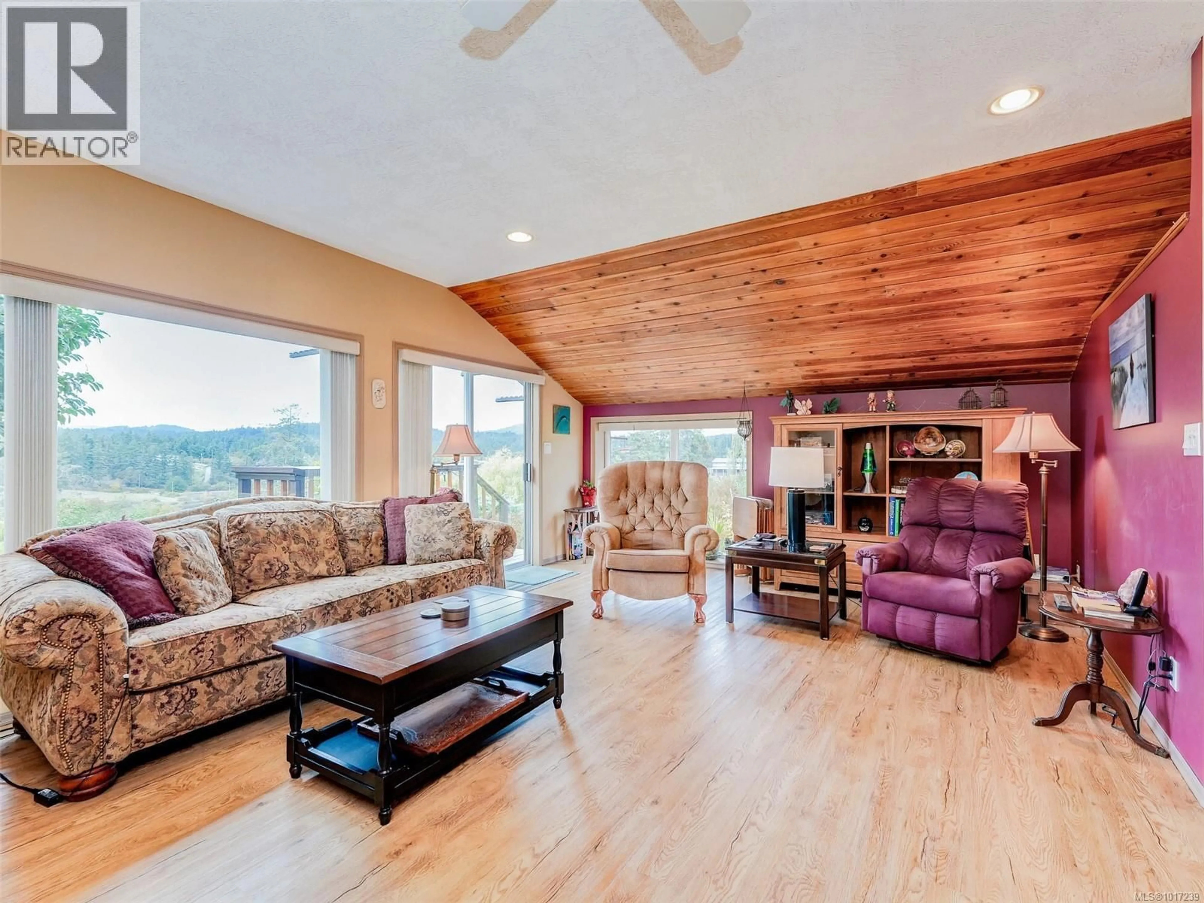 Living room with furniture, wood/laminate floor for 3998 HOLLAND AVENUE, Saanich British Columbia V8Z5K1