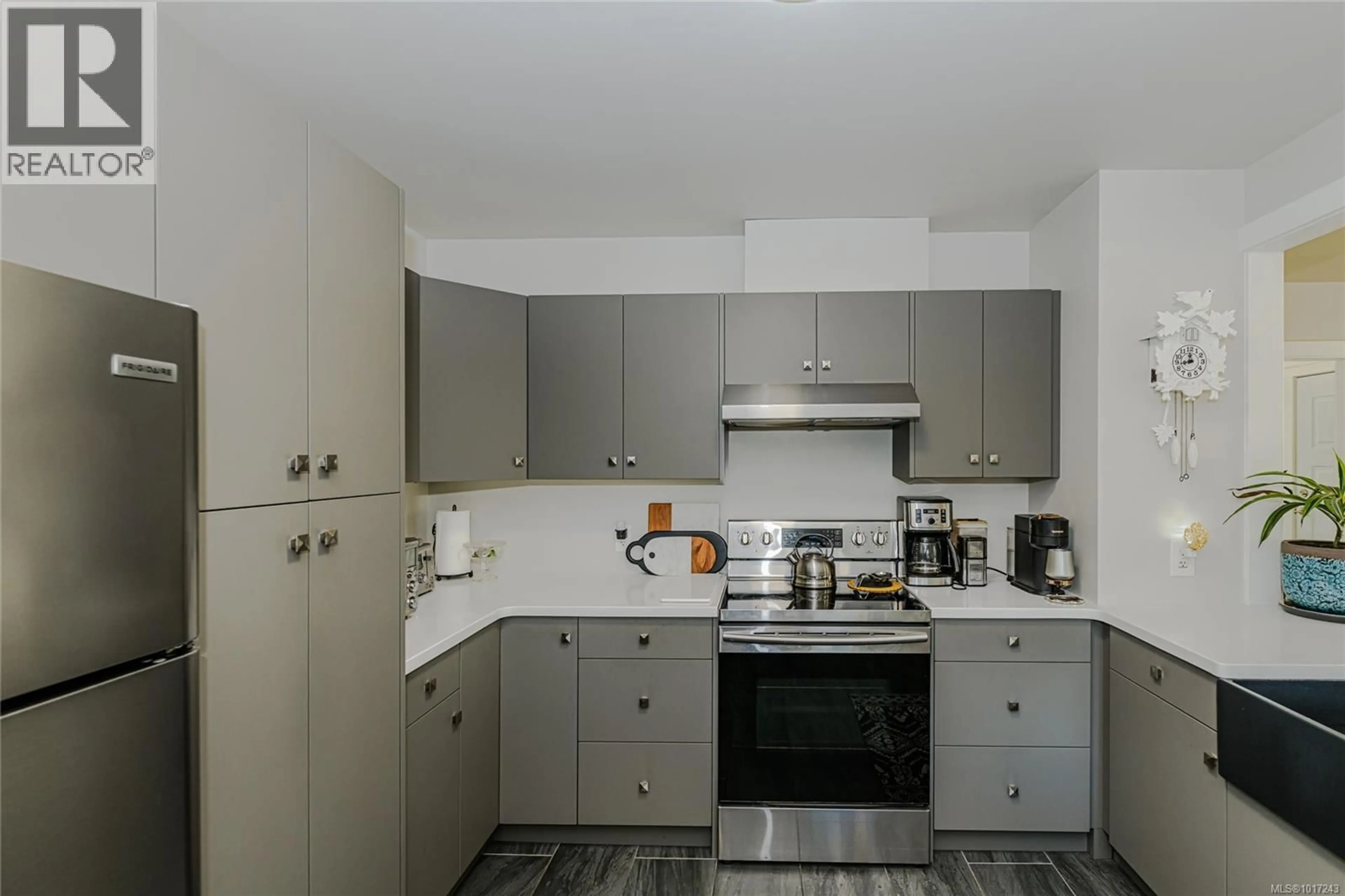 Standard kitchen, unknown for 2200 PHIPPS ROAD, Duncan British Columbia V9L6L2