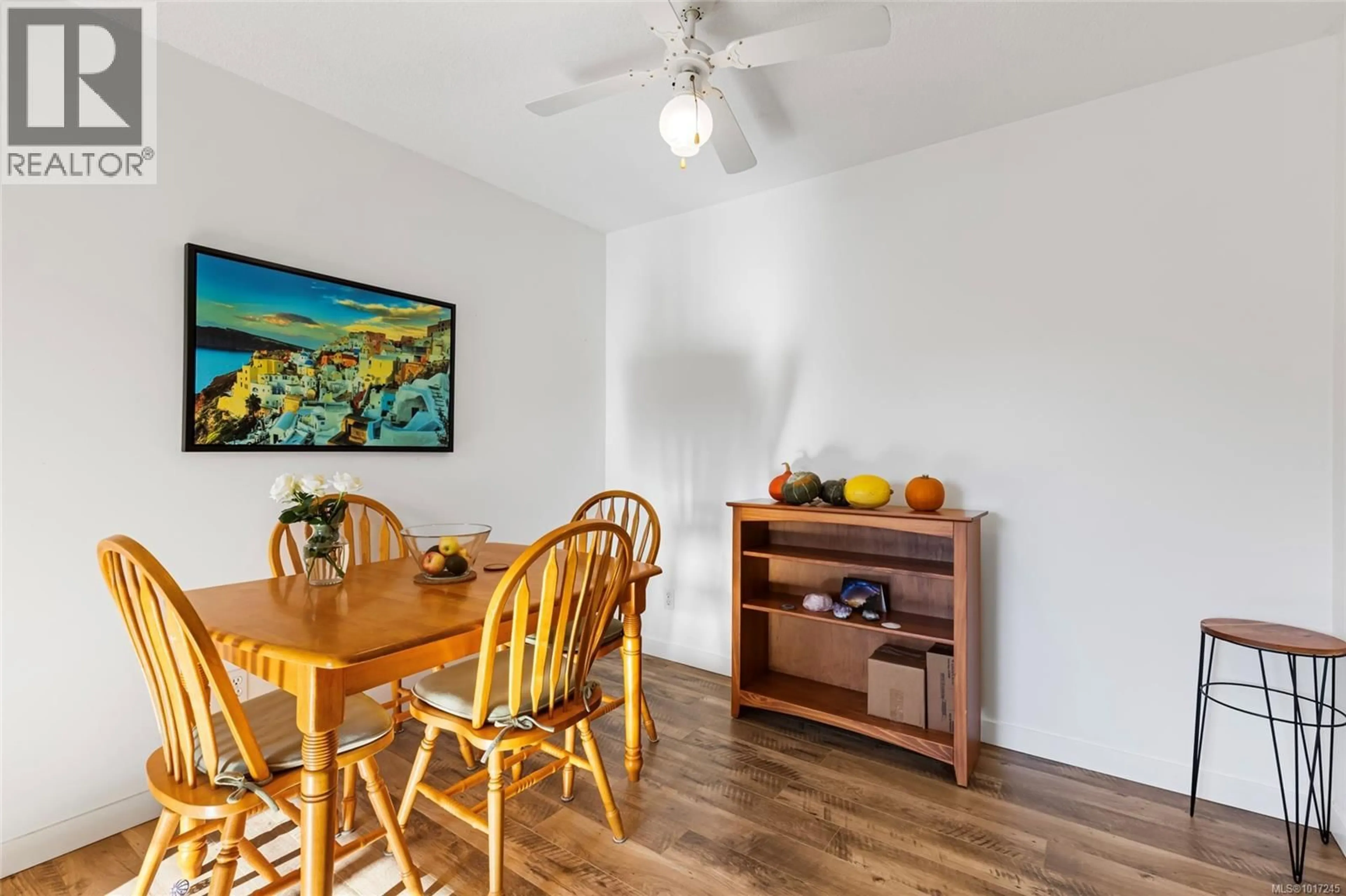 Dining room, wood/laminate floor for 301 - 3087 BARONS ROAD, Nanaimo British Columbia V9T3H6