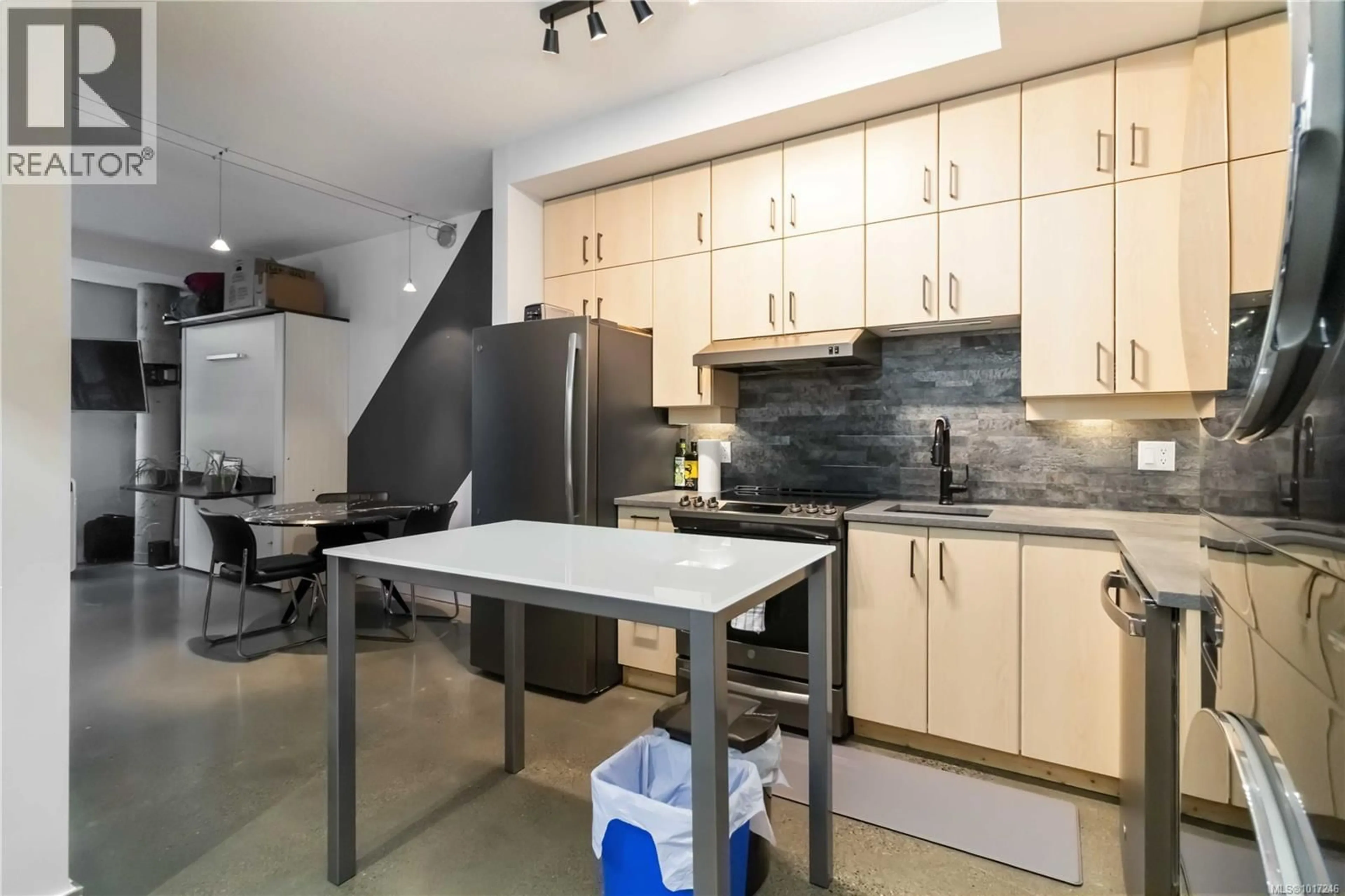 Unknown for 118 - 409 SWIFT STREET, Victoria British Columbia V8W1S2
