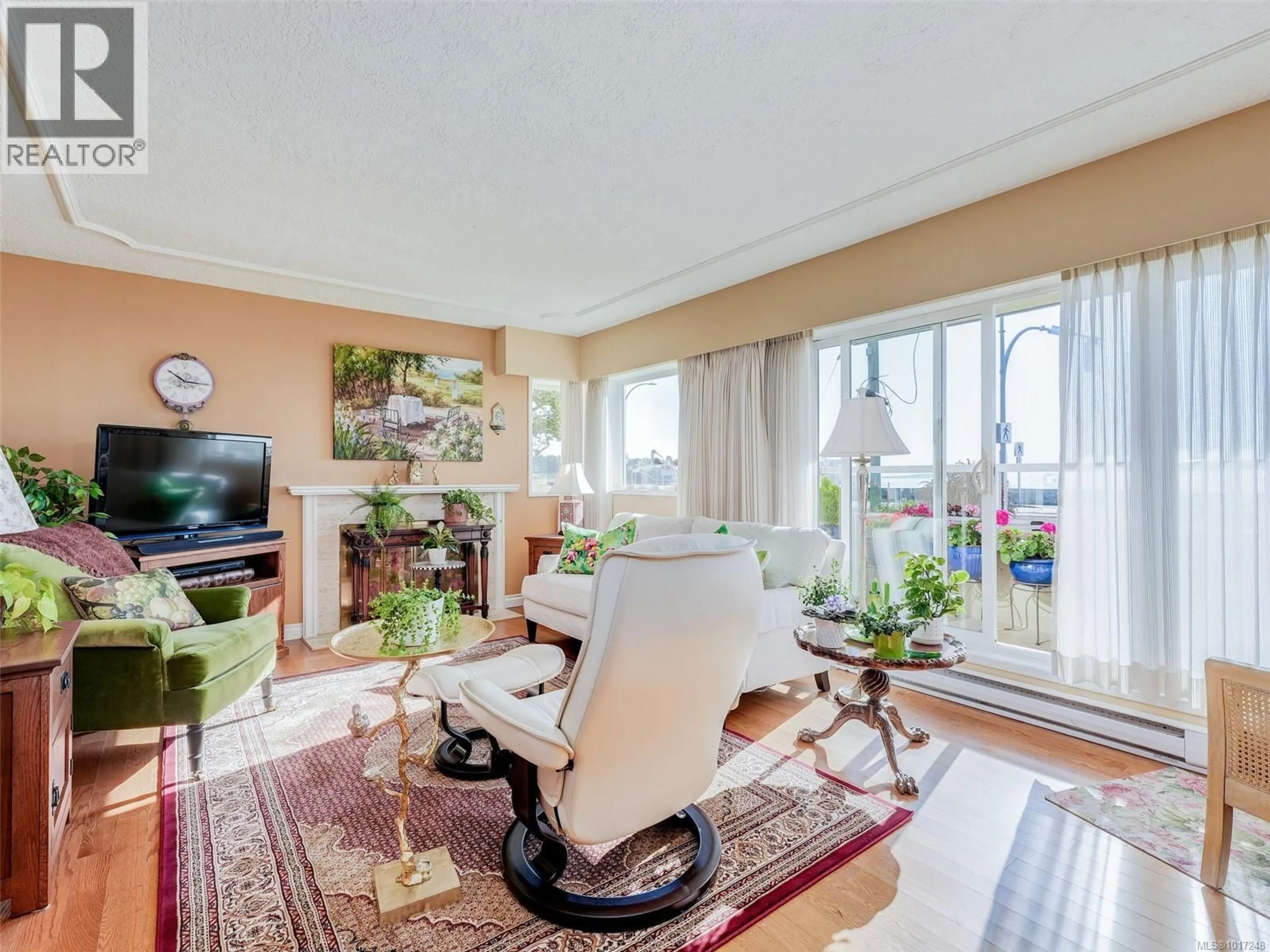 Living room with furniture, unknown for 103 - 1540 DALLAS ROAD, Victoria British Columbia V8S1A3