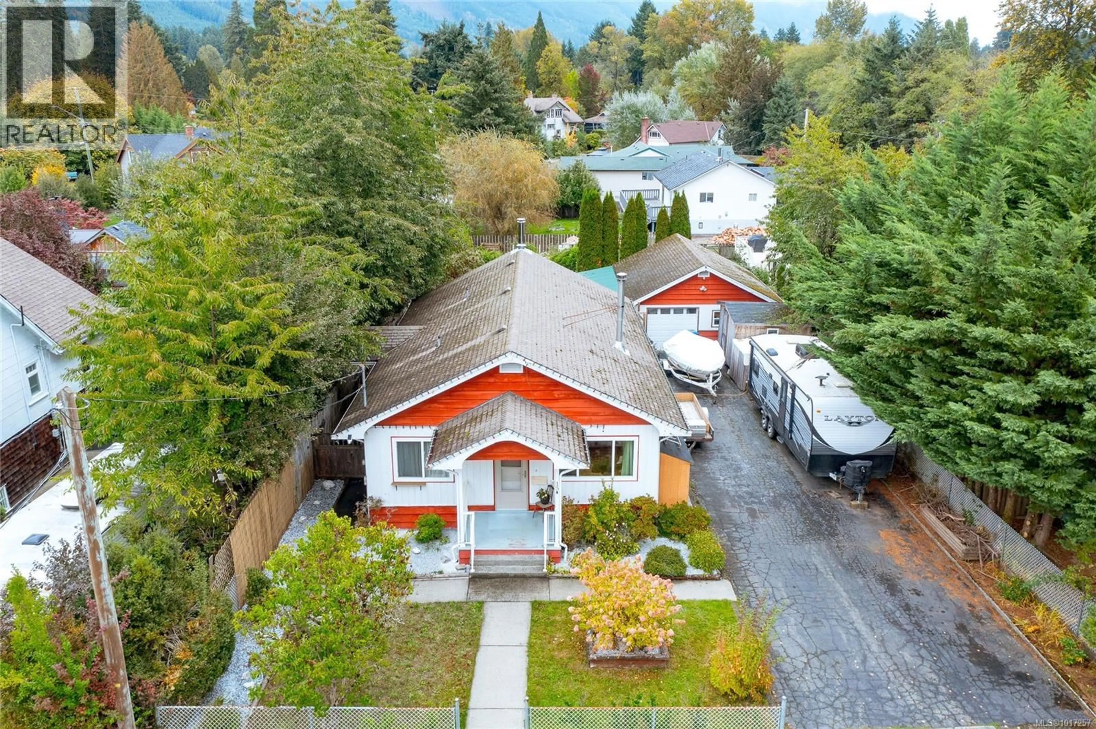 A pic from outside/outdoor area/front of a property/back of a property/a pic from drone, street for 15 KING GEORGE STREET NORTH, Lake Cowichan British Columbia V0R2G0