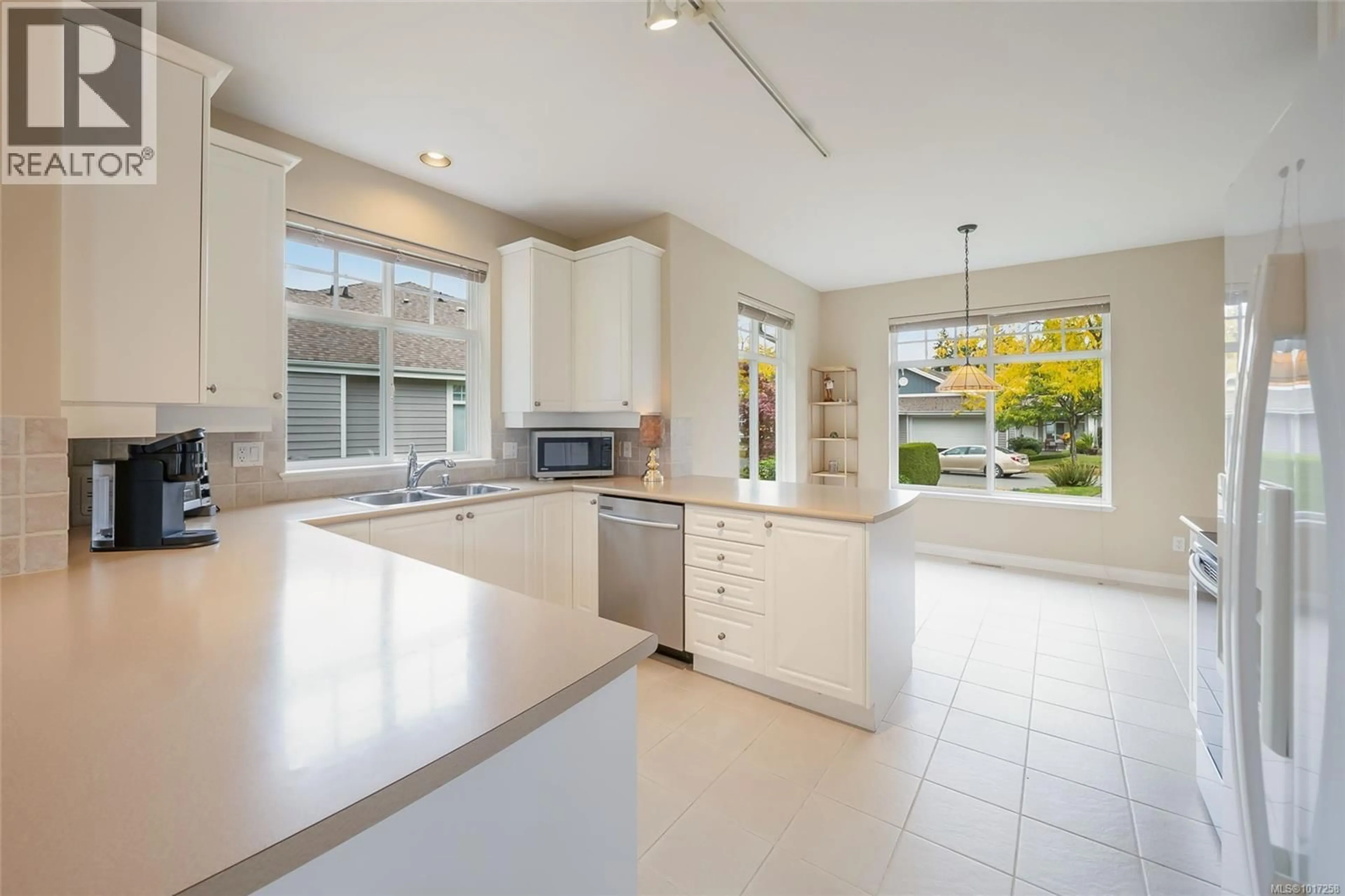 Open concept kitchen, ceramic/tile floor for 1358 SATURNA DRIVE, Parksville British Columbia V9P2X9