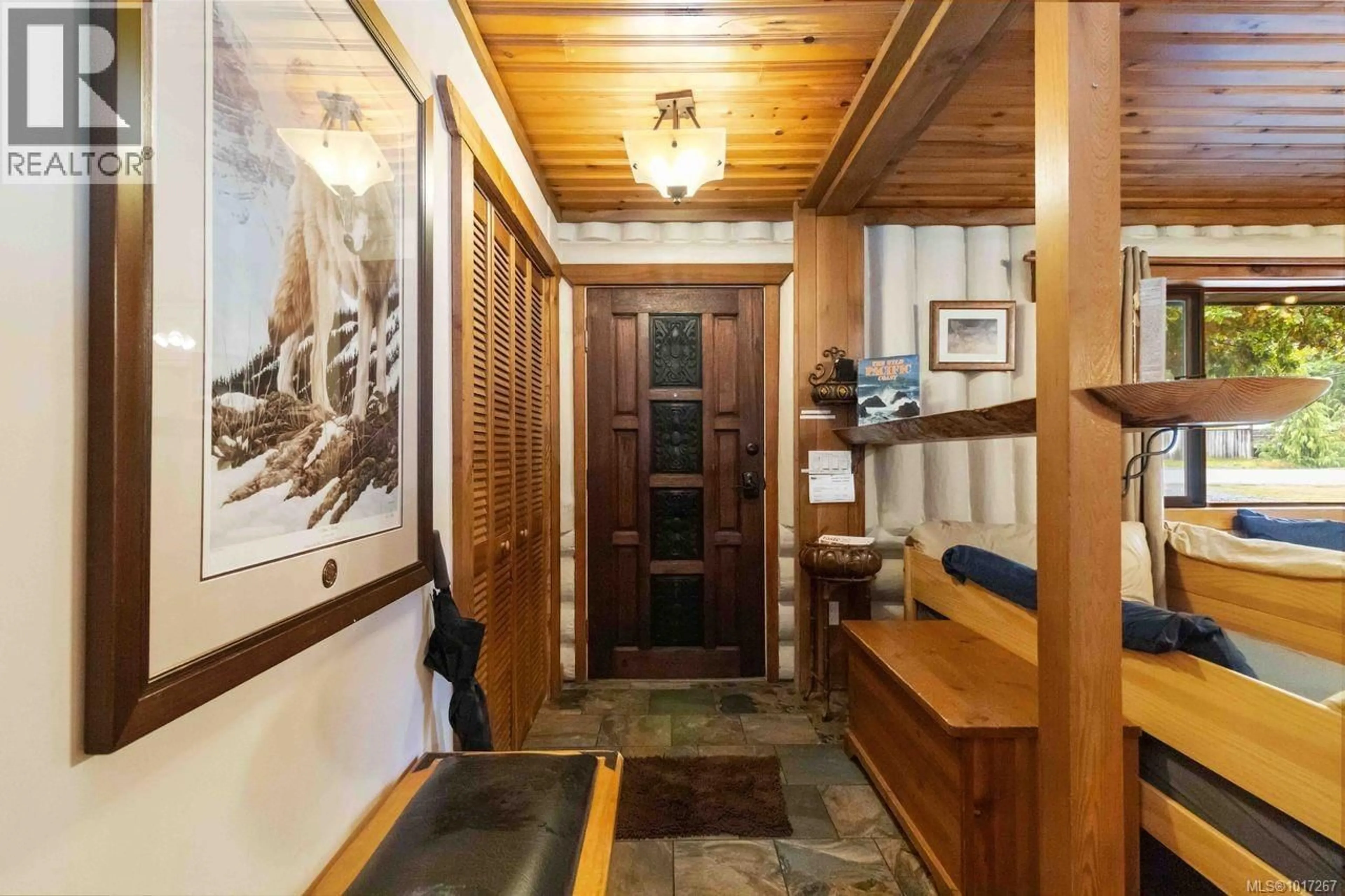 Indoor foyer for 1934 CALDWELL ROAD, Sooke British Columbia V9Z0P6