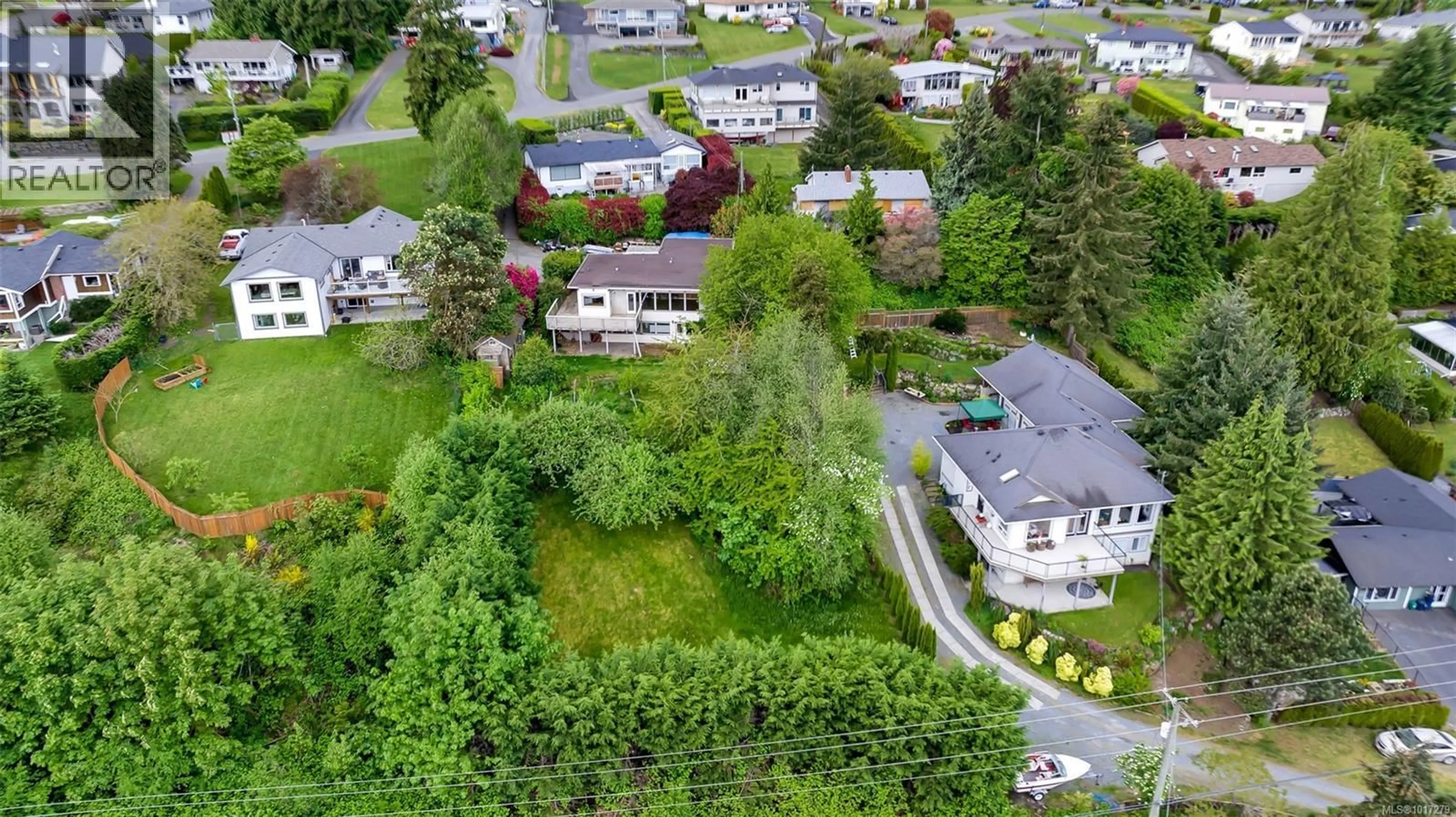 A pic from outside/outdoor area/front of a property/back of a property/a pic from drone, street for 427A WALKER AVENUE, Ladysmith British Columbia V9G1V7