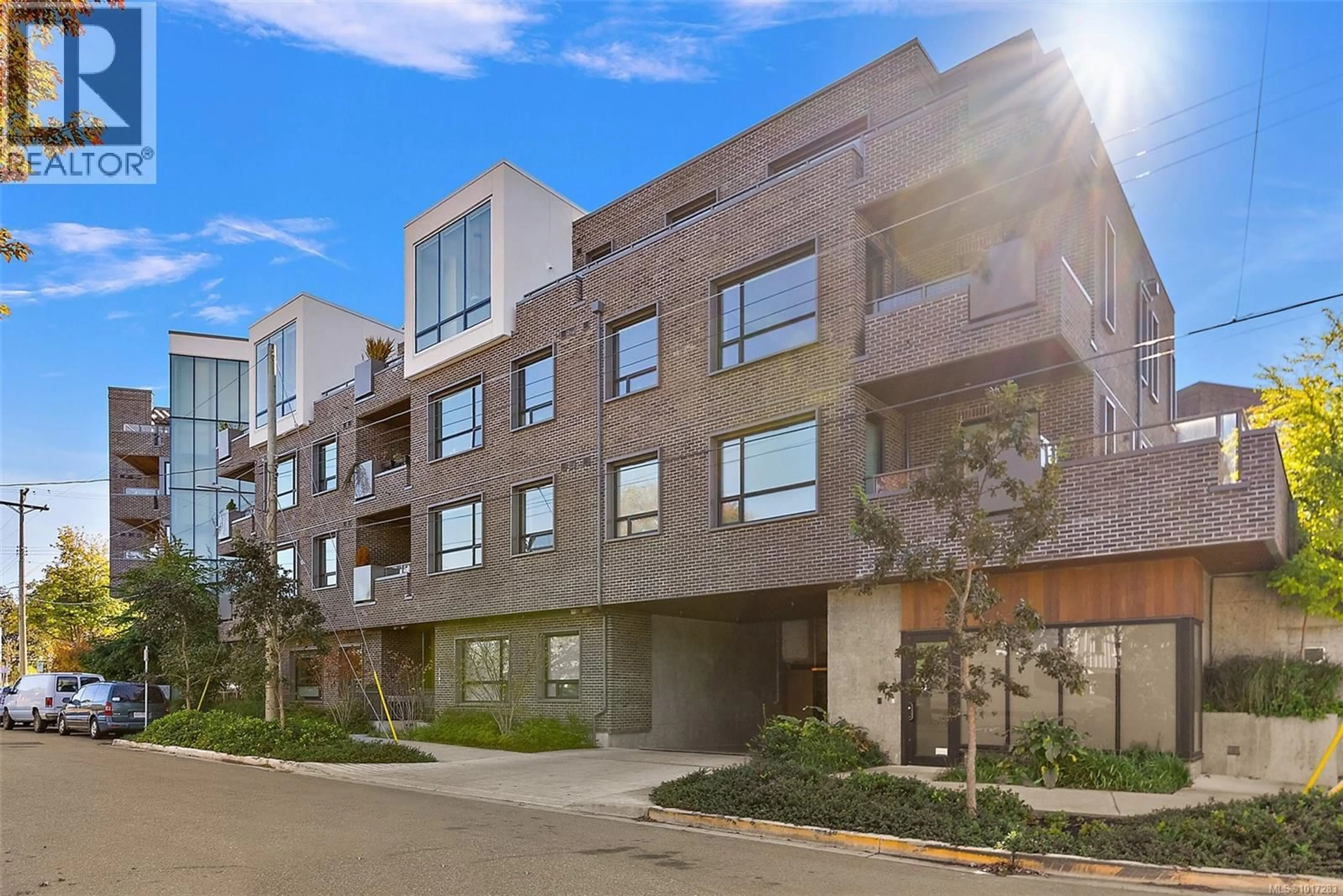 Patio, unknown for 302 - 2285 BOWKER AVENUE, Oak Bay British Columbia V8R2E2