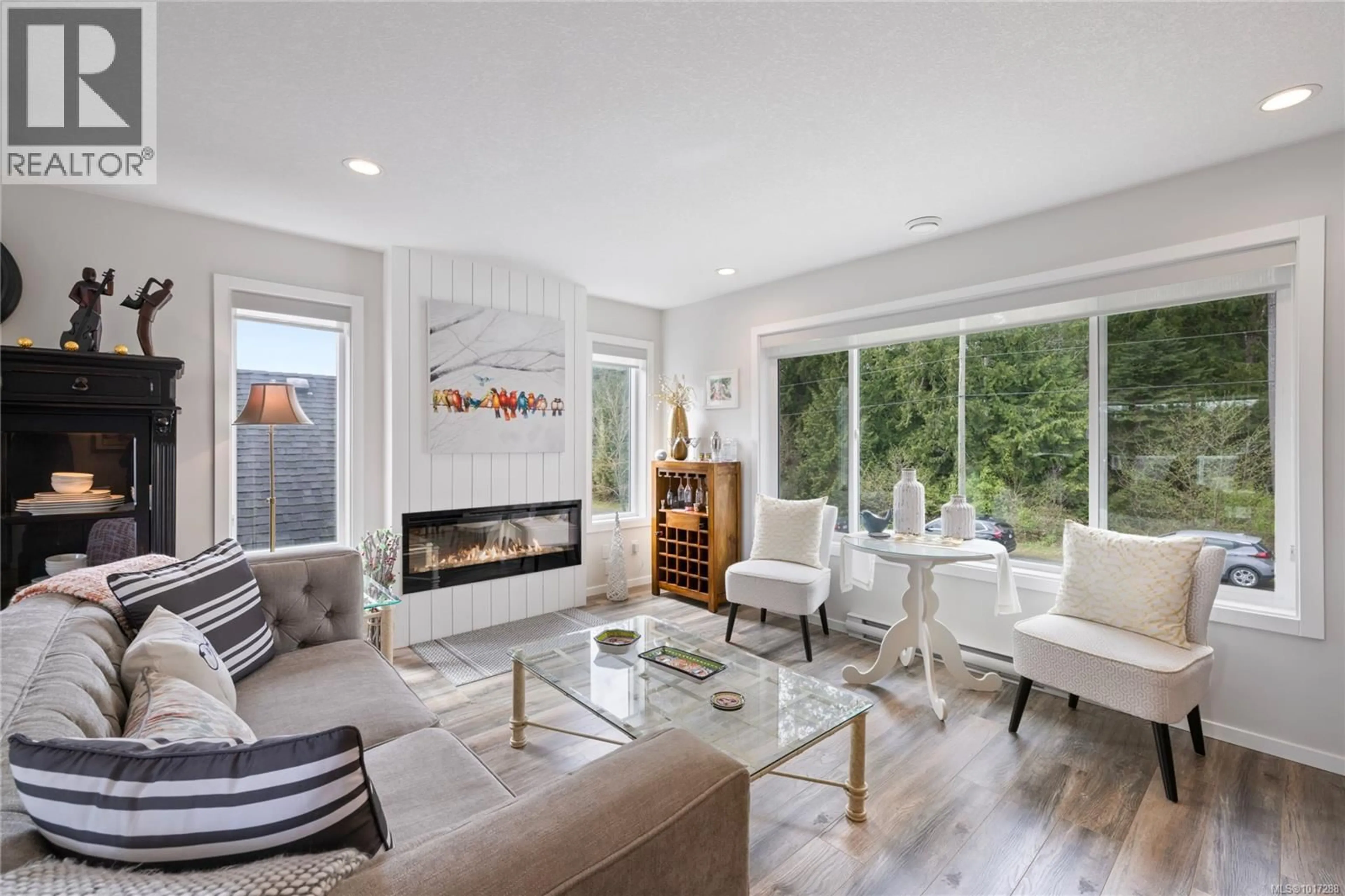 Living room with furniture, unknown for 1308 FIELDING ROAD, Nanaimo British Columbia V9X1K8