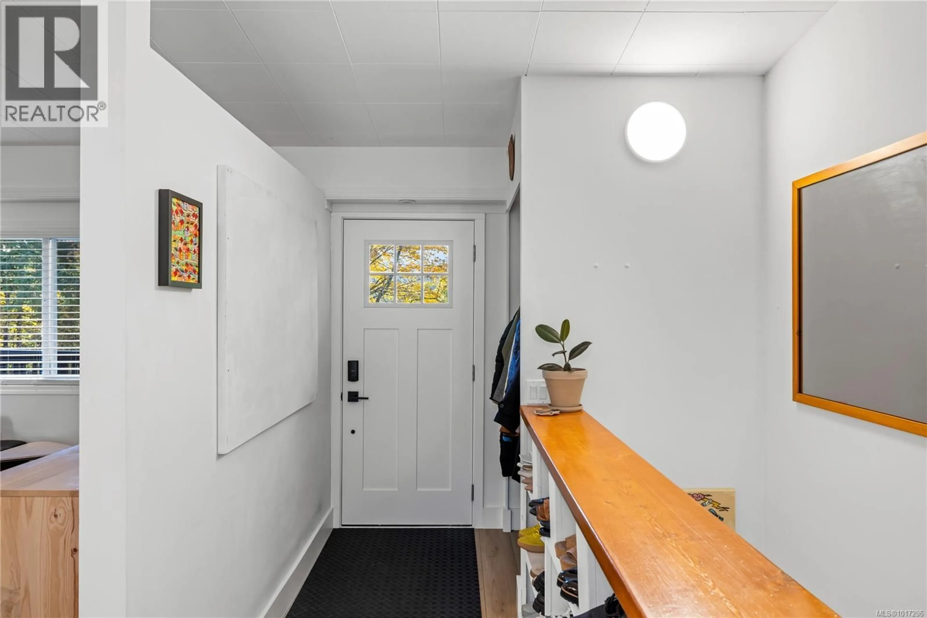 Indoor entryway for 710 CONNAUGHT AVENUE, Nanaimo British Columbia V9R4J6