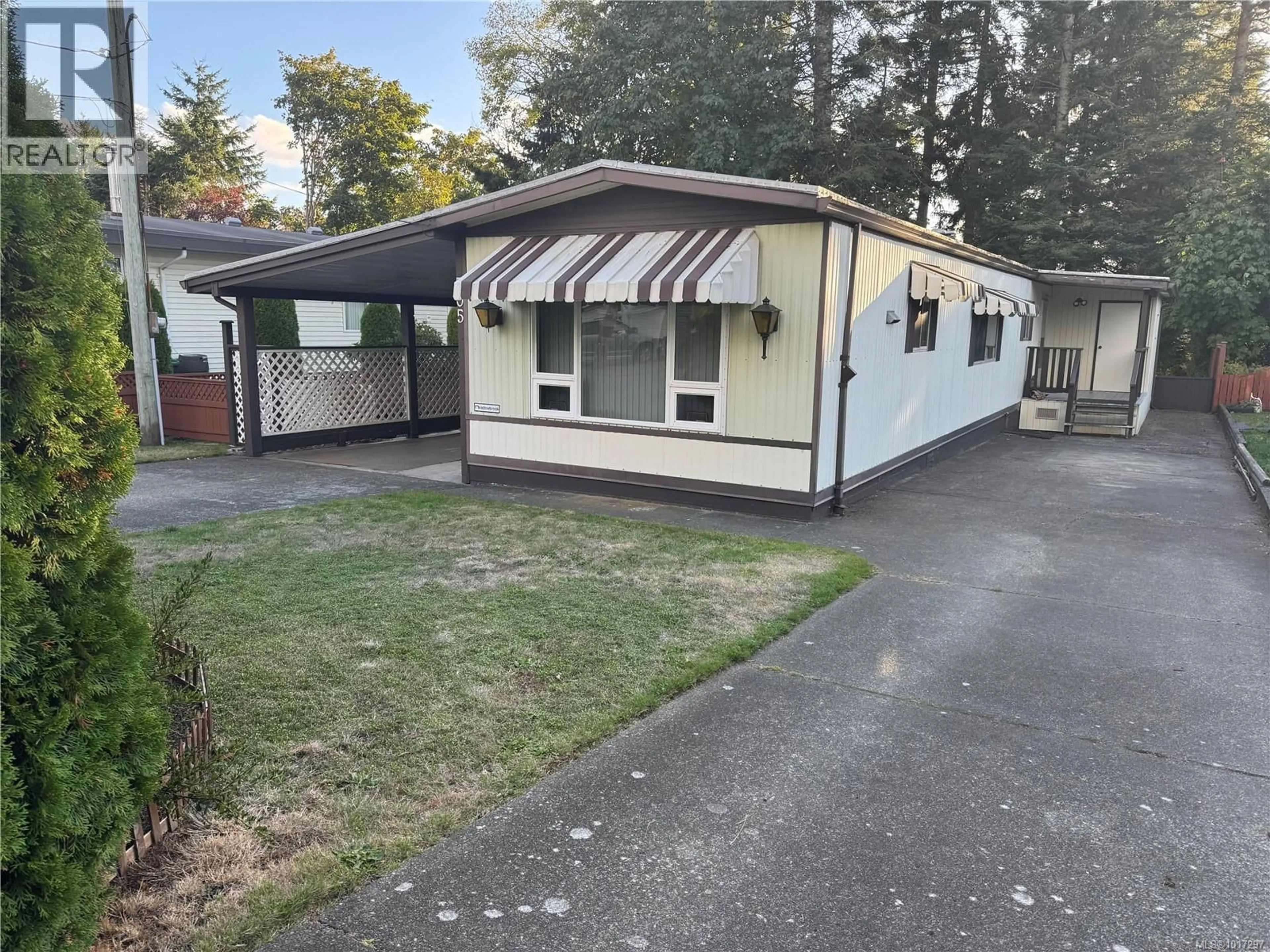 Home with vinyl exterior material, street for 505 UPLAND AVENUE, Courtenay British Columbia V9N6V9