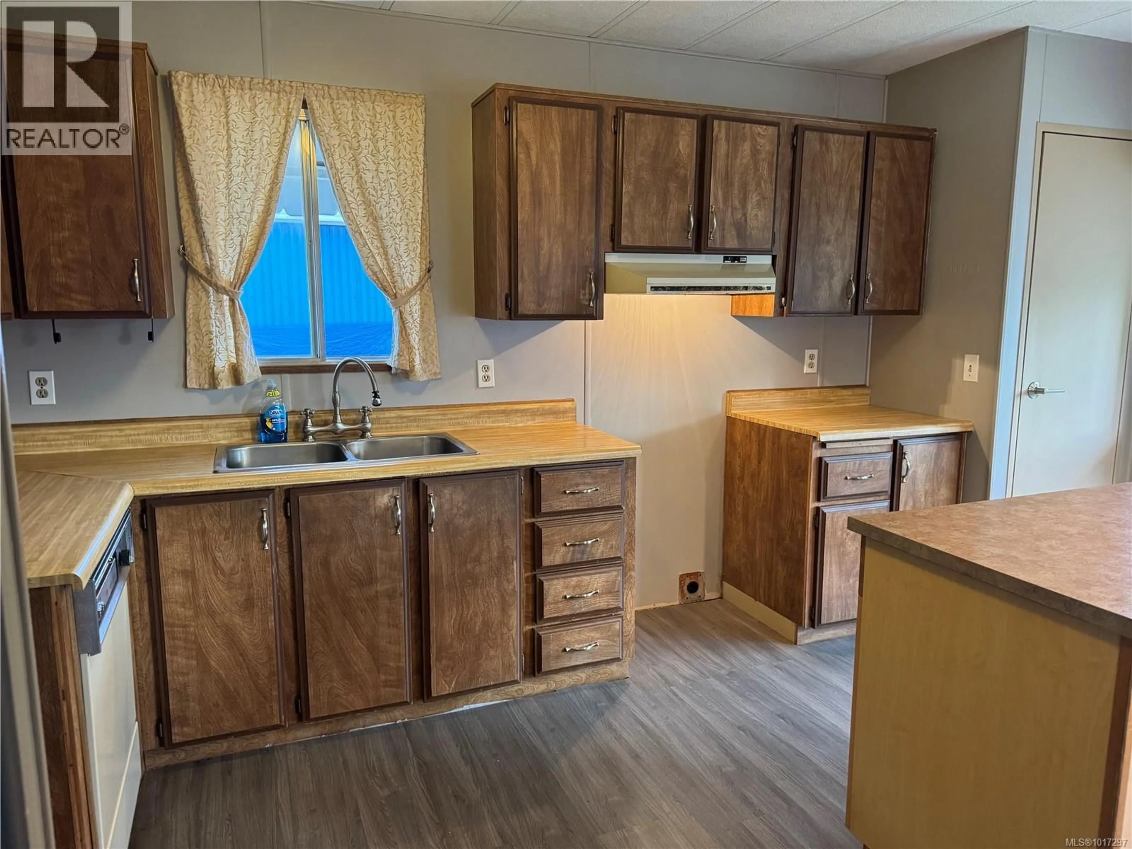 Standard kitchen, wood/laminate floor for 505 UPLAND AVENUE, Courtenay British Columbia V9N6V9