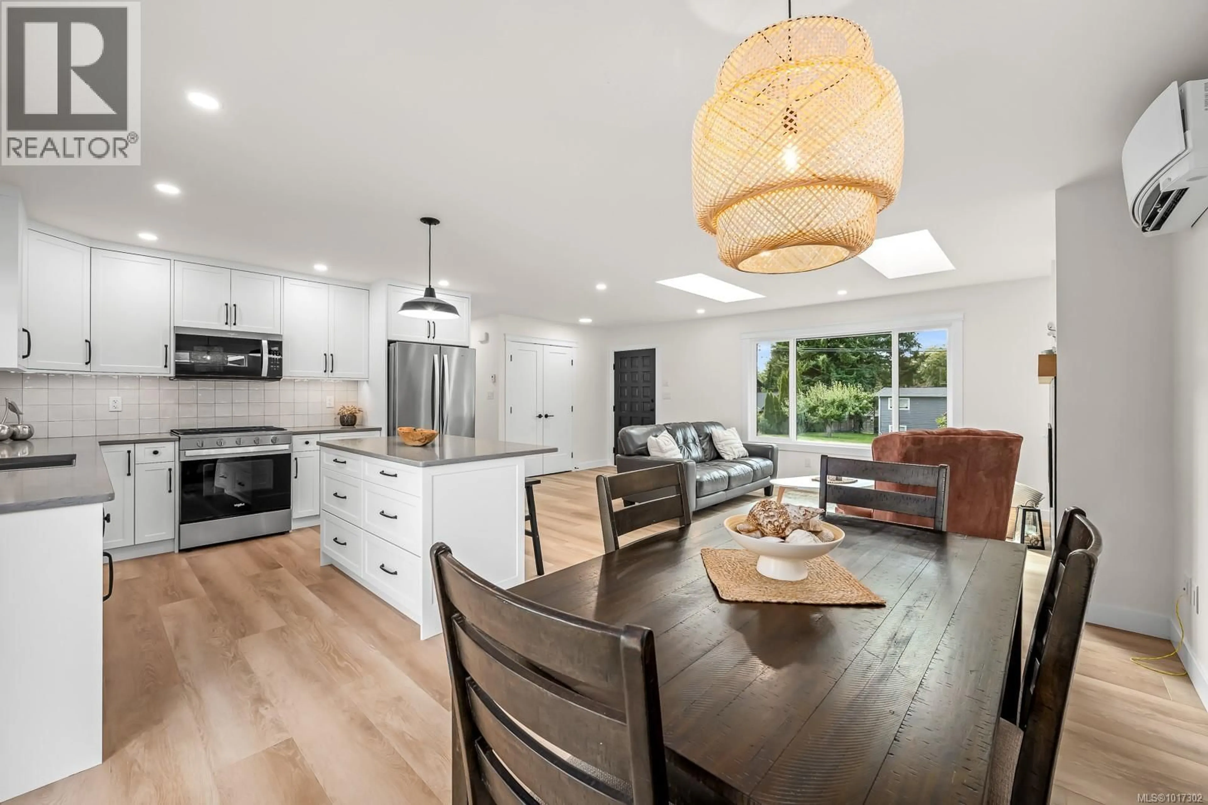 Open concept kitchen, unknown for 451 MCPHEDRAN ROAD SOUTH, Campbell River British Columbia V9W6S5