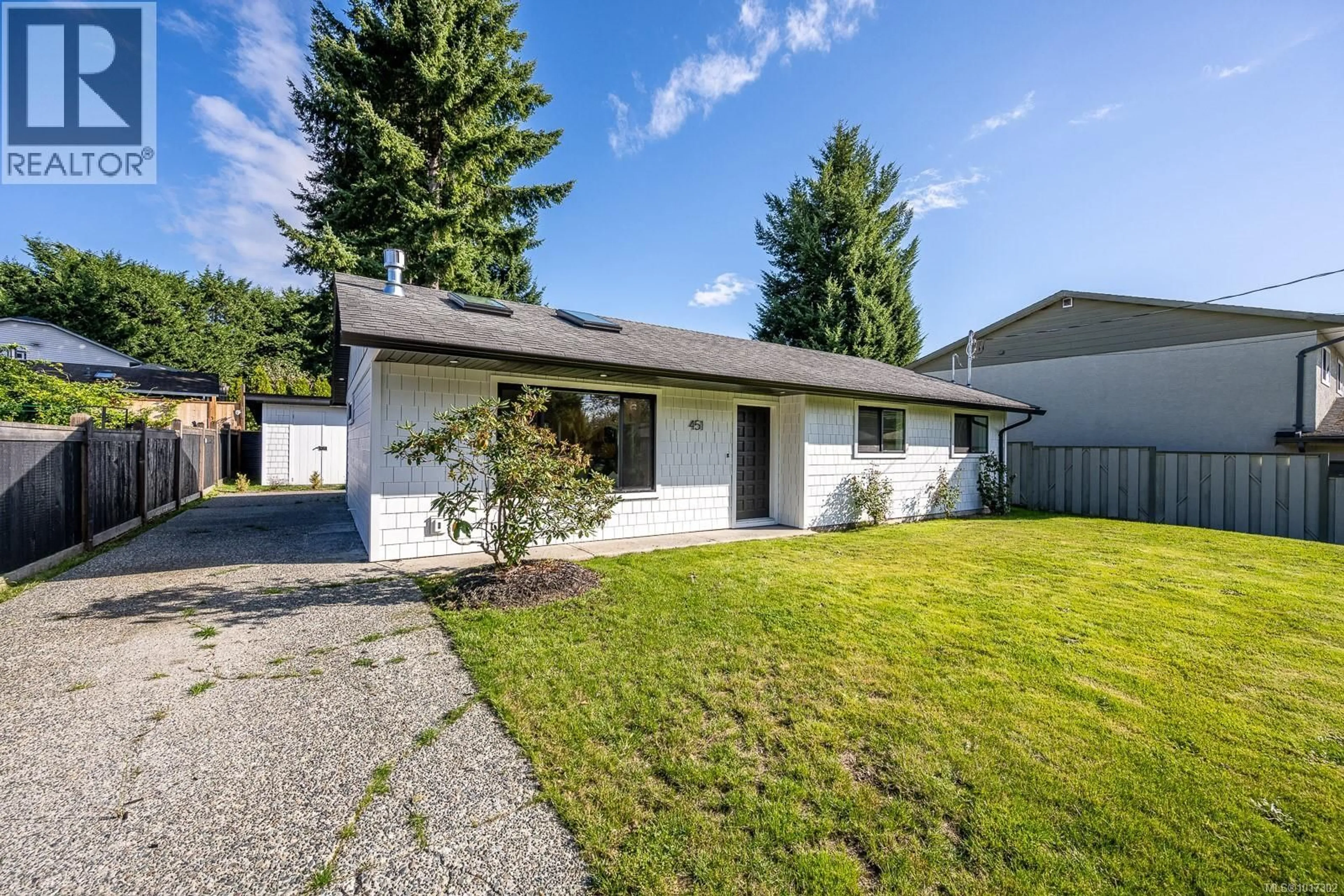 Home with vinyl exterior material, street for 451 MCPHEDRAN ROAD SOUTH, Campbell River British Columbia V9W6S5