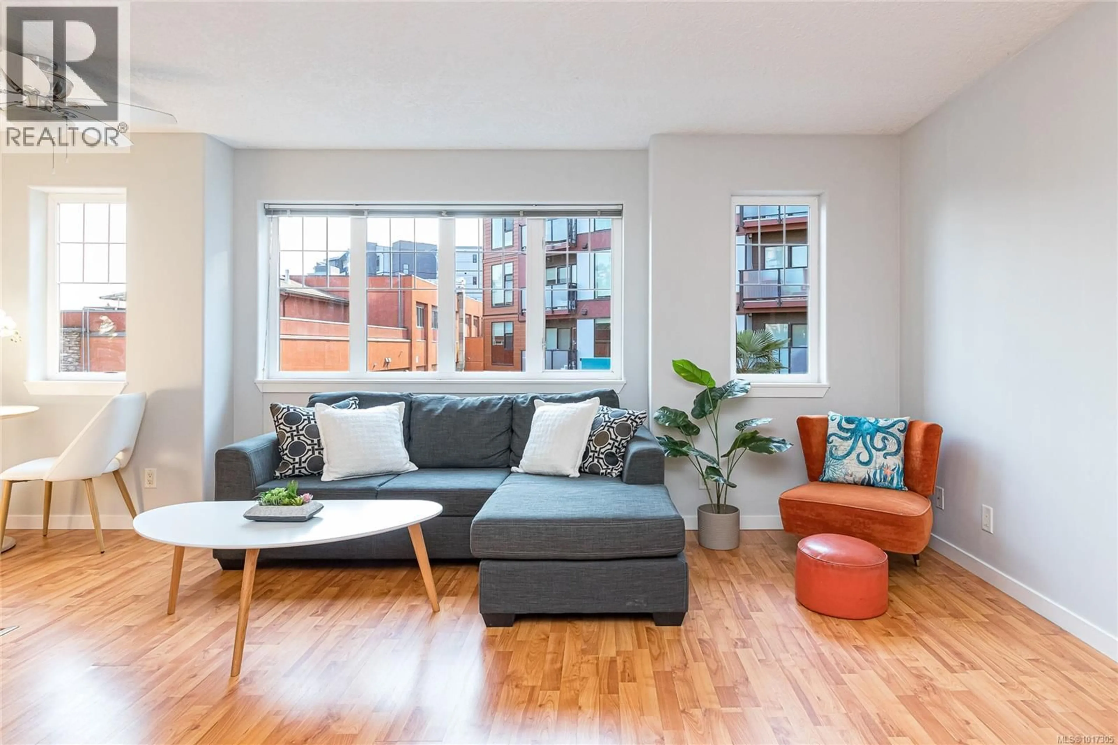 Living room with furniture, unknown for 203 - 2844 BRYN MAUR ROAD, Langford British Columbia L1L1L1