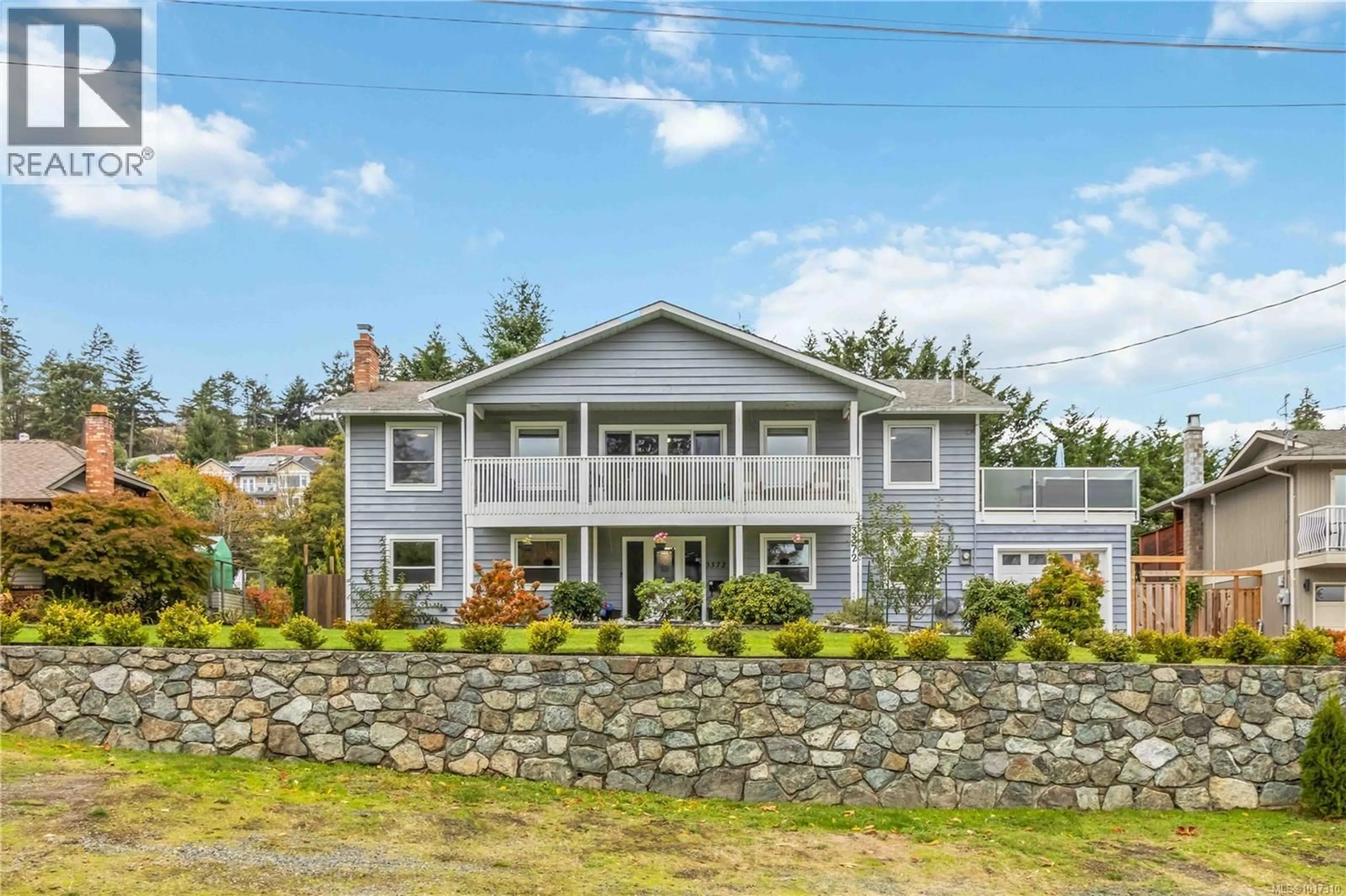 Home with vinyl exterior material, unknown for 3372 PATTISON WAY, Colwood British Columbia V9C3K1