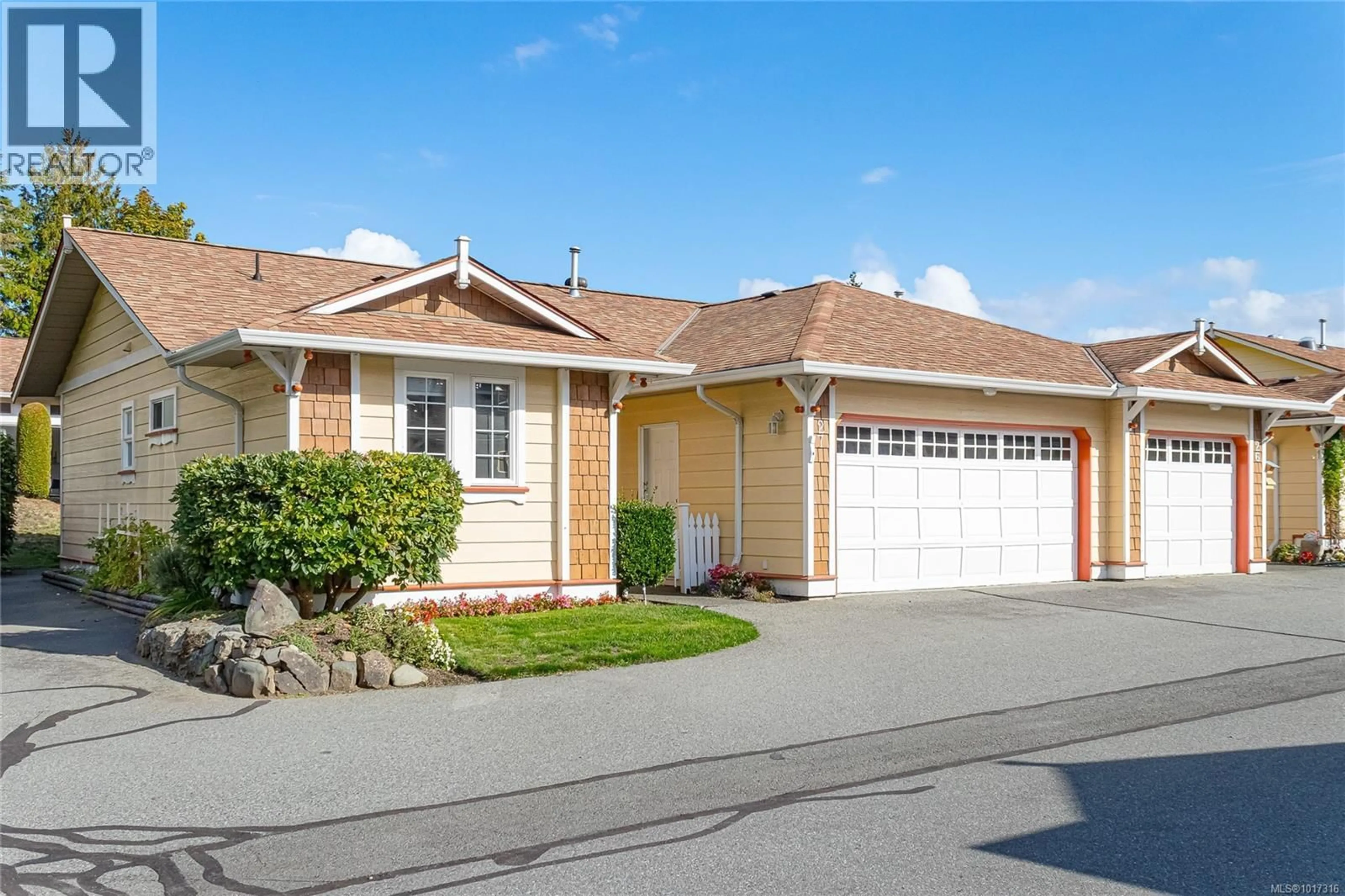 Home with vinyl exterior material, street for 27 - 9933 CHEMAINUS ROAD, Chemainus British Columbia V0R1K0