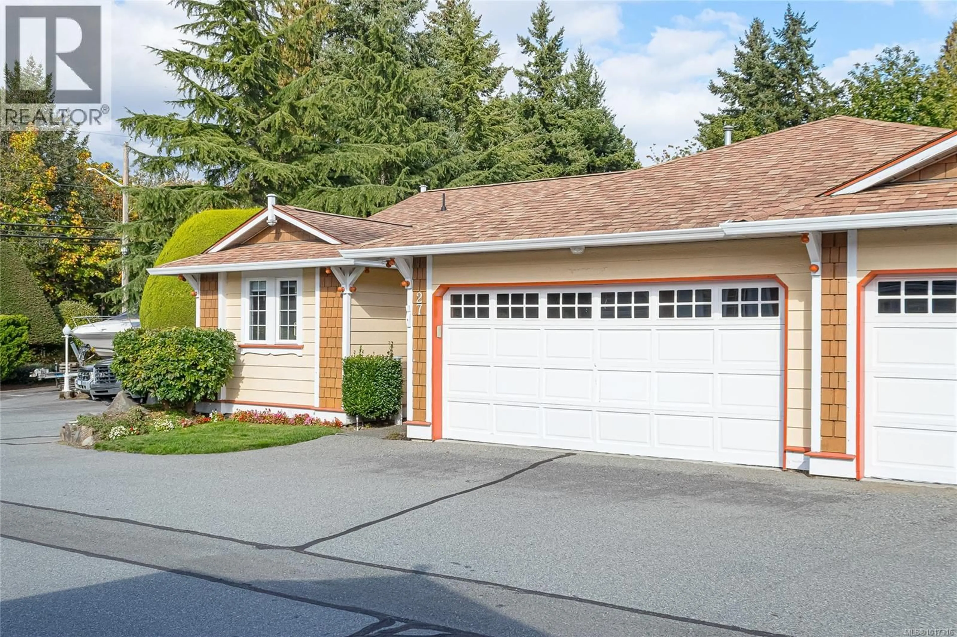 Home with vinyl exterior material, street for 27 - 9933 CHEMAINUS ROAD, Chemainus British Columbia V0R1K0