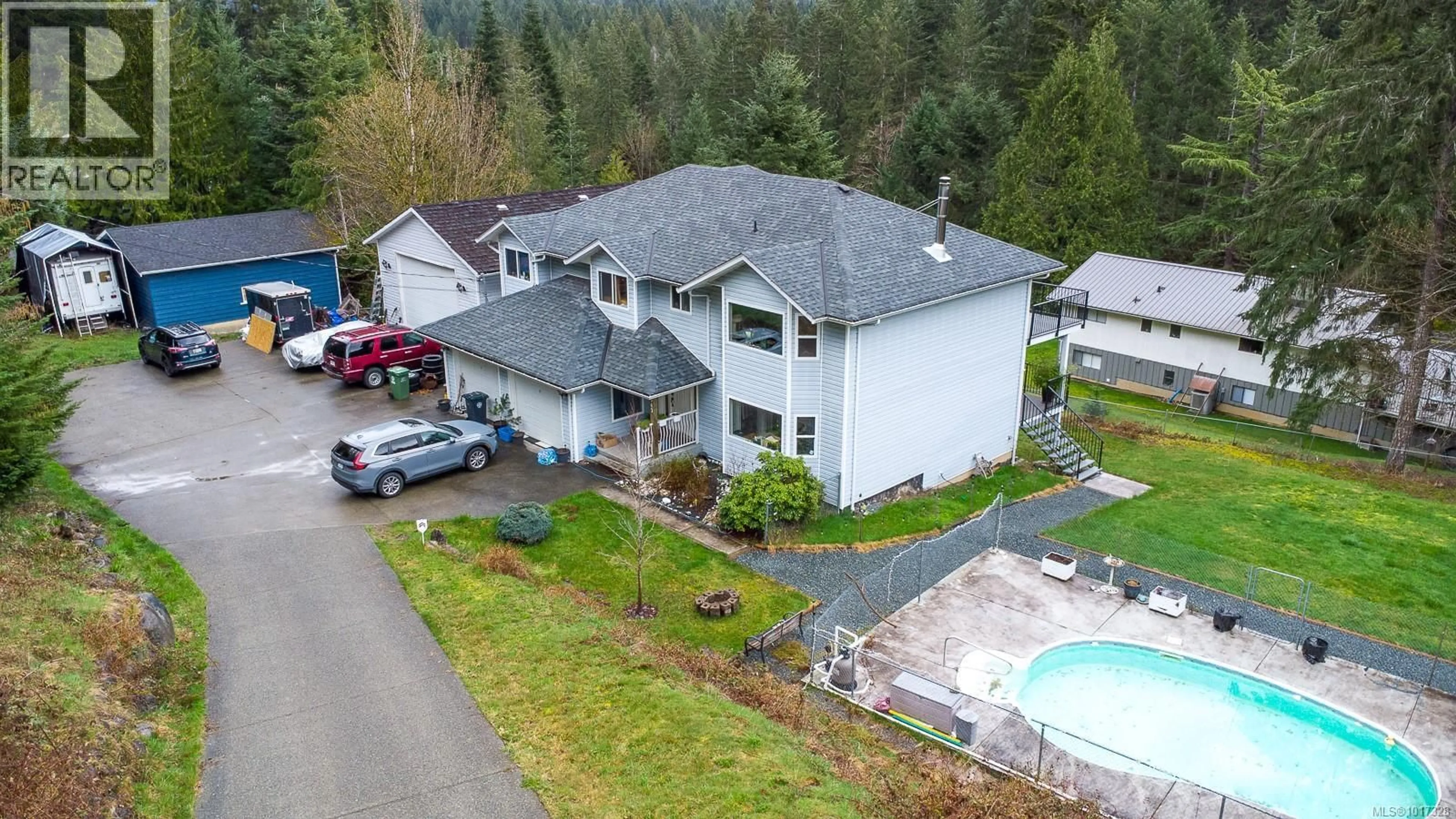 A pic from outside/outdoor area/front of a property/back of a property/a pic from drone, mountain view for 4547 WELLINGTON AVENUE, Port Alberni British Columbia V9Y7L4