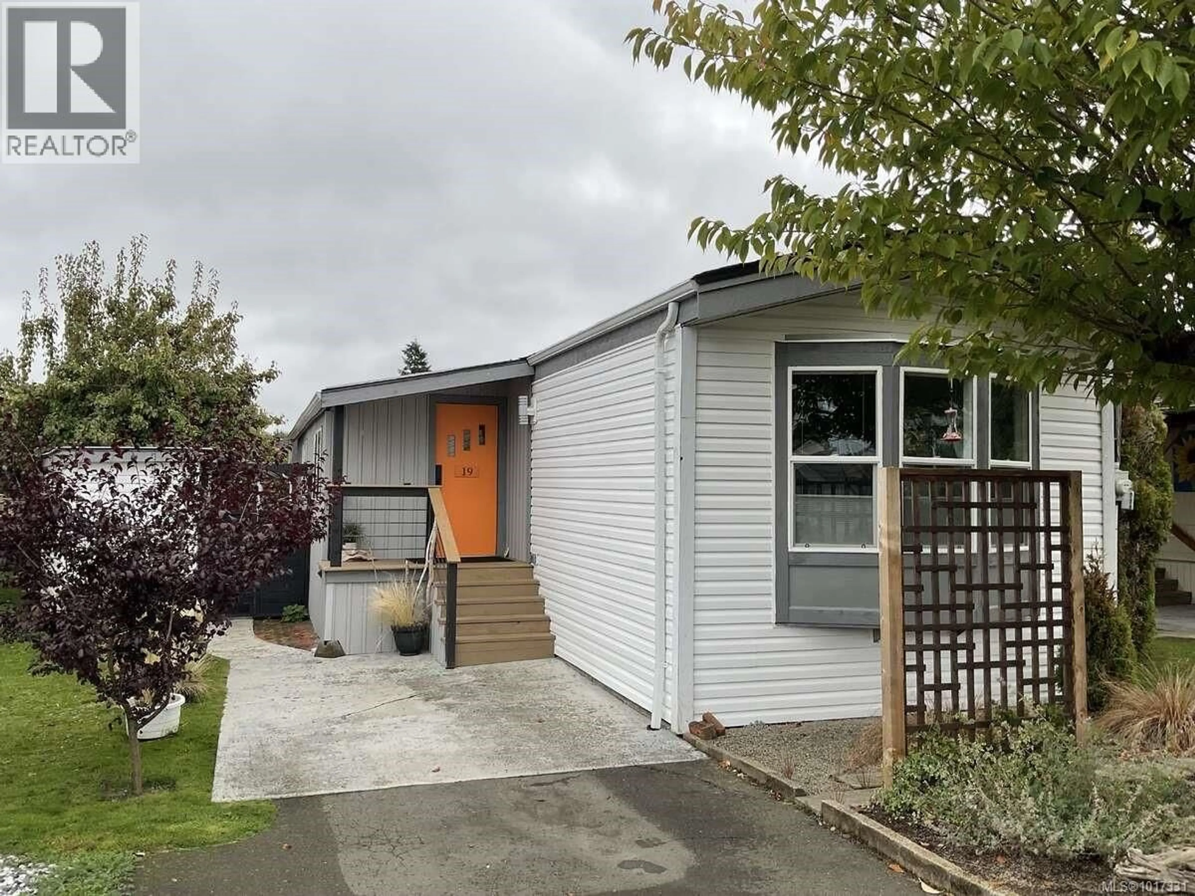 Home with vinyl exterior material, street for 19 - 129 MERIDIAN WAY, Parksville British Columbia V9P1L3