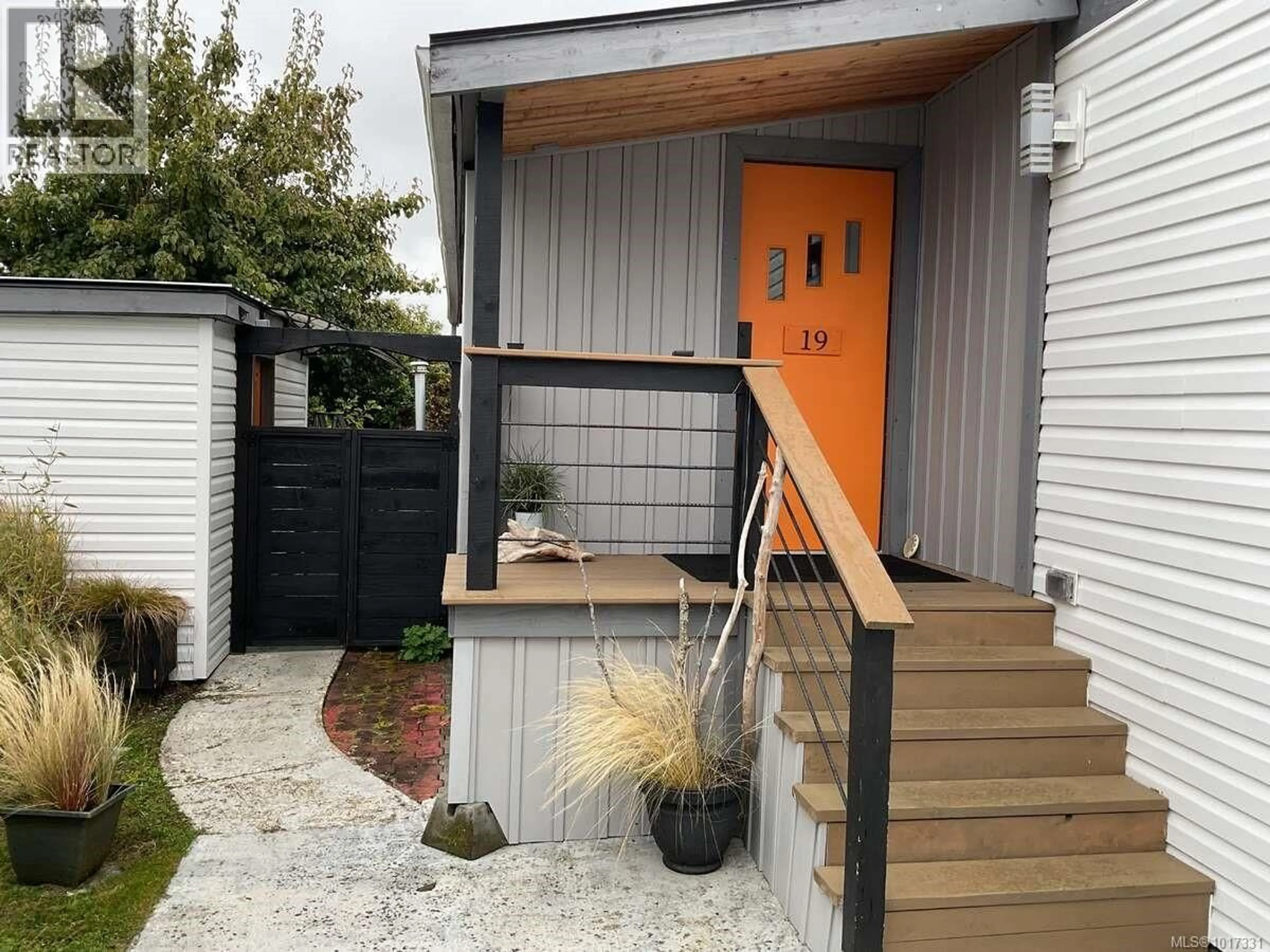 Indoor entryway for 19 - 129 MERIDIAN WAY, Parksville British Columbia V9P1L3