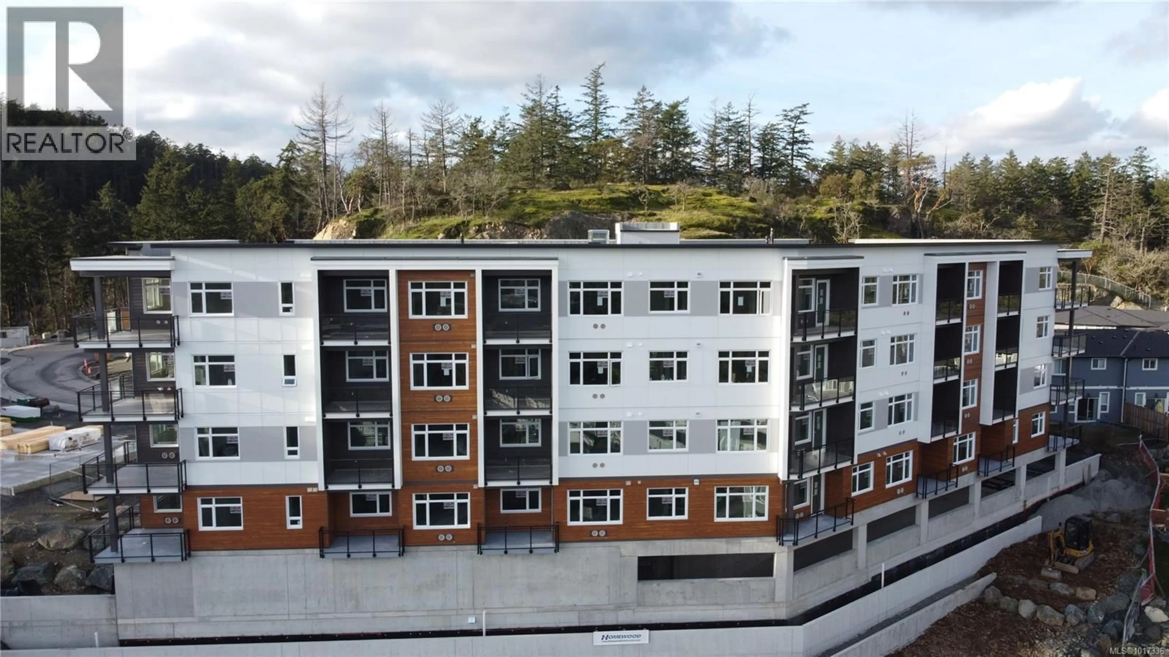 A pic from outside/outdoor area/front of a property/back of a property/a pic from drone, building for 402 - 2000 WEST PARK LANE, View Royal British Columbia V9B3R7
