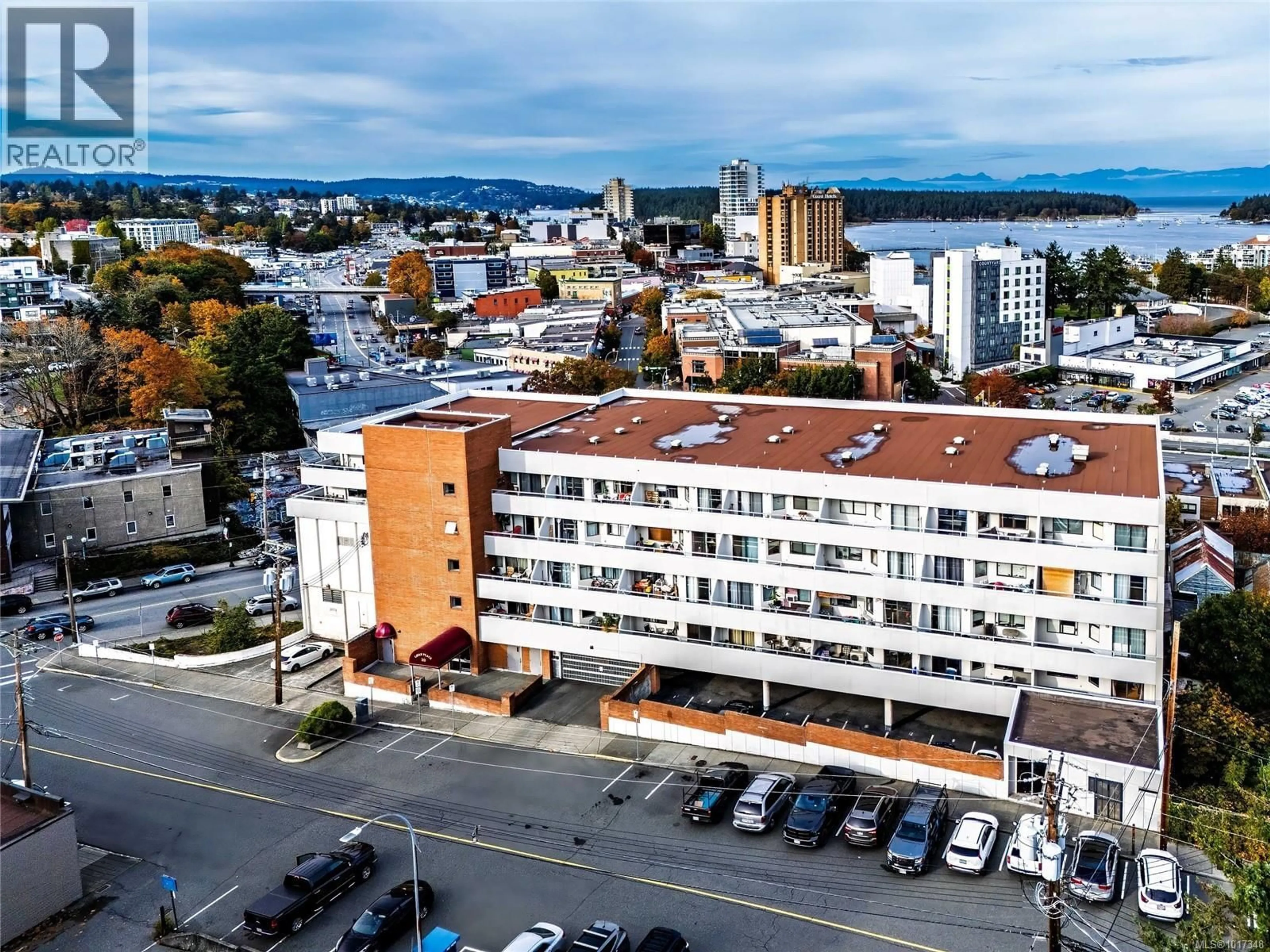 A pic from outside/outdoor area/front of a property/back of a property/a pic from drone, city buildings view from balcony for 406 - 30 CAVAN STREET, Nanaimo British Columbia V9R6K3