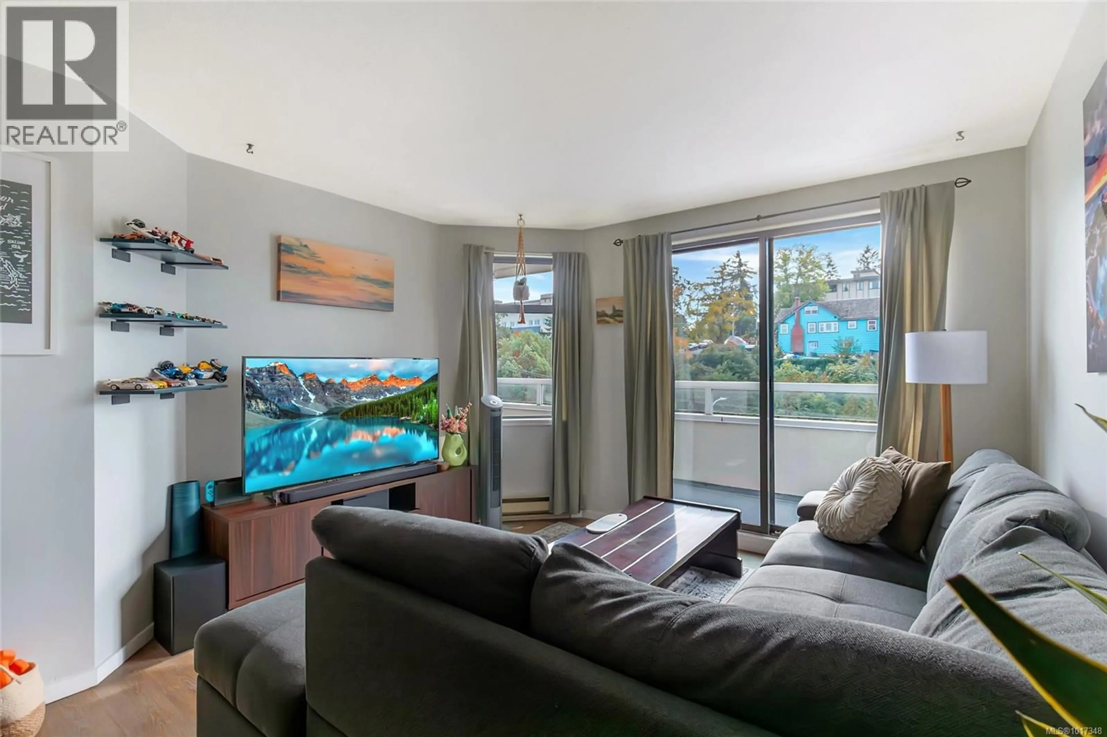 Living room with furniture, unknown for 406 - 30 CAVAN STREET, Nanaimo British Columbia V9R6K3