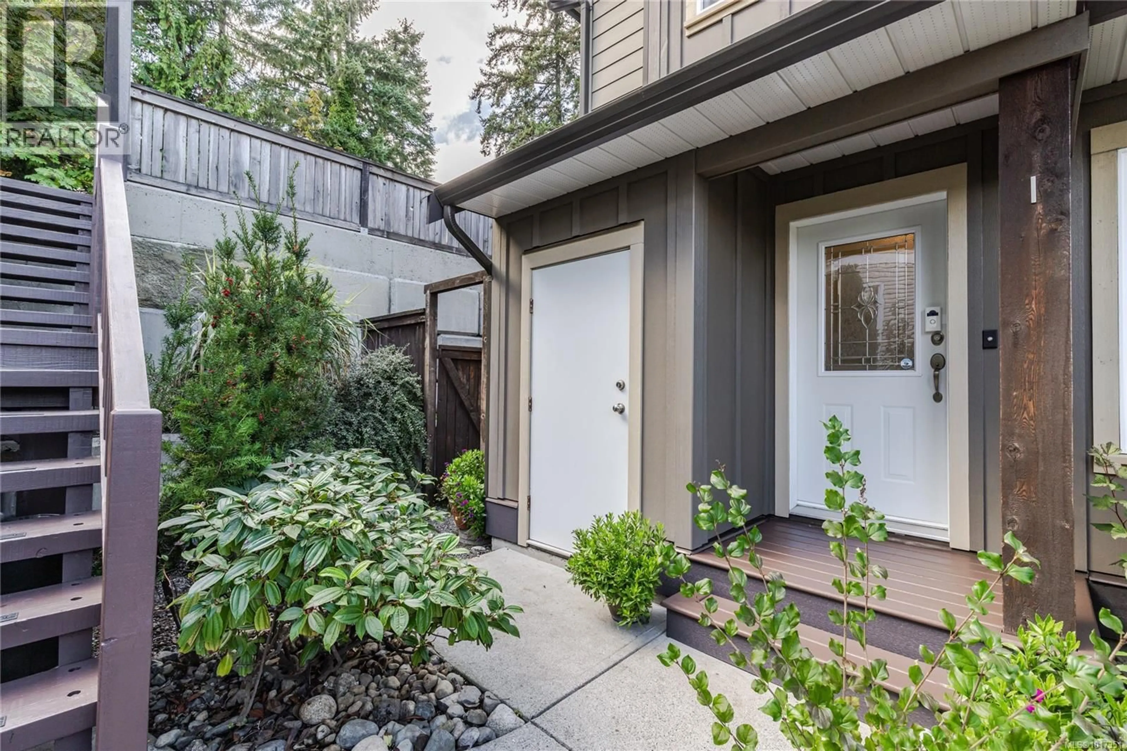 Patio, street for 1 - 1141 2ND AVENUE, Ladysmith British Columbia V9G1A3