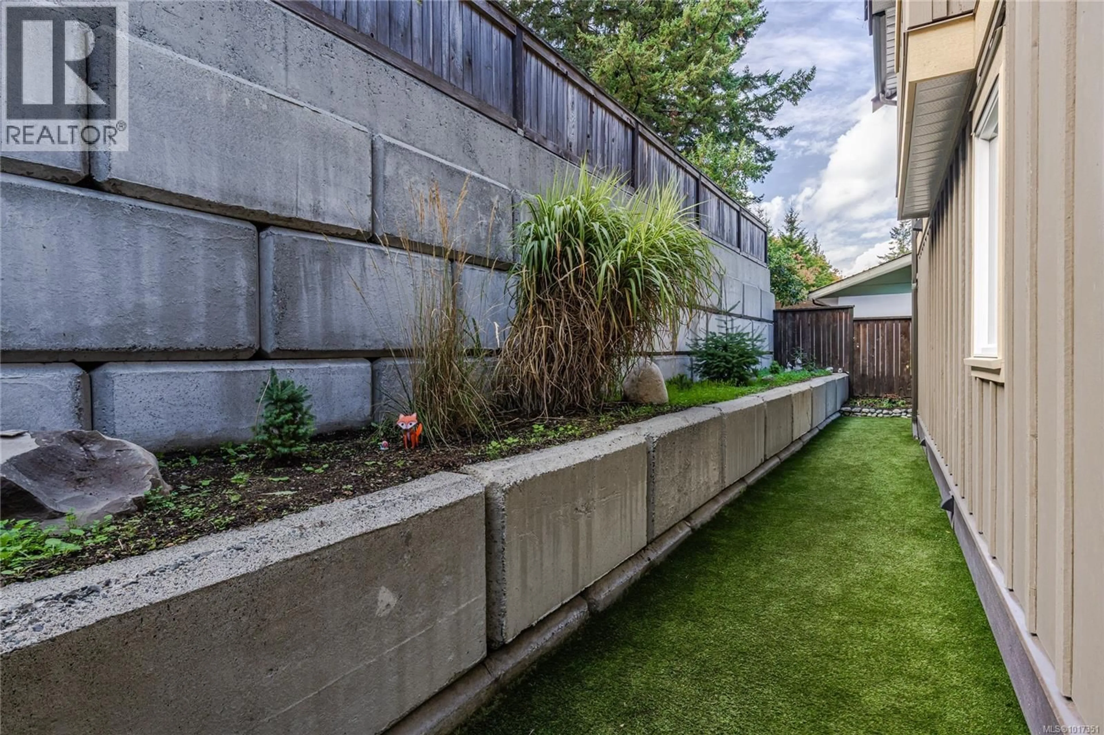 Patio, street for 1 - 1141 2ND AVENUE, Ladysmith British Columbia V9G1A3