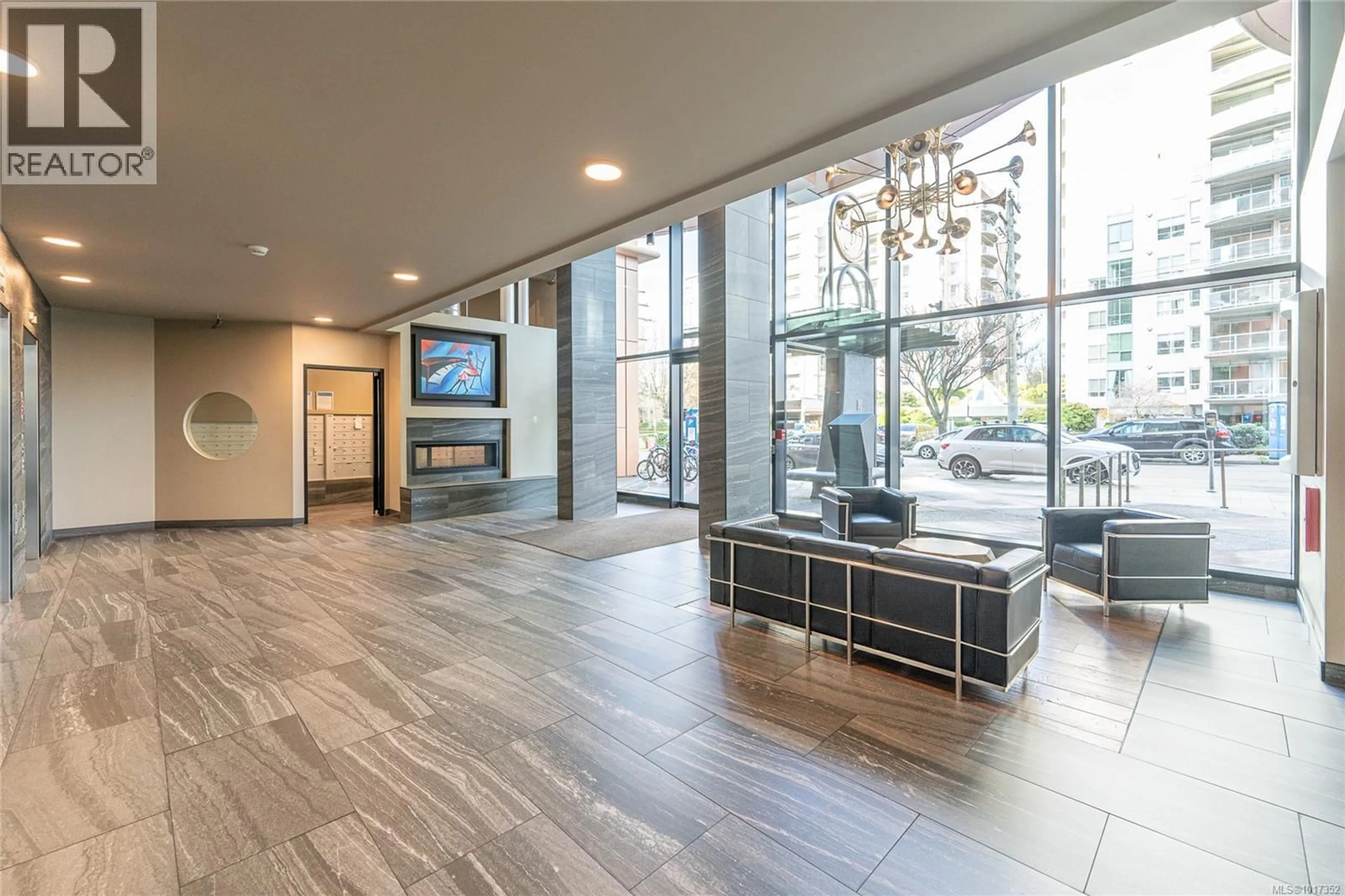 Indoor foyer for 822 - 1029 VIEW STREET, Victoria British Columbia V8V0C9