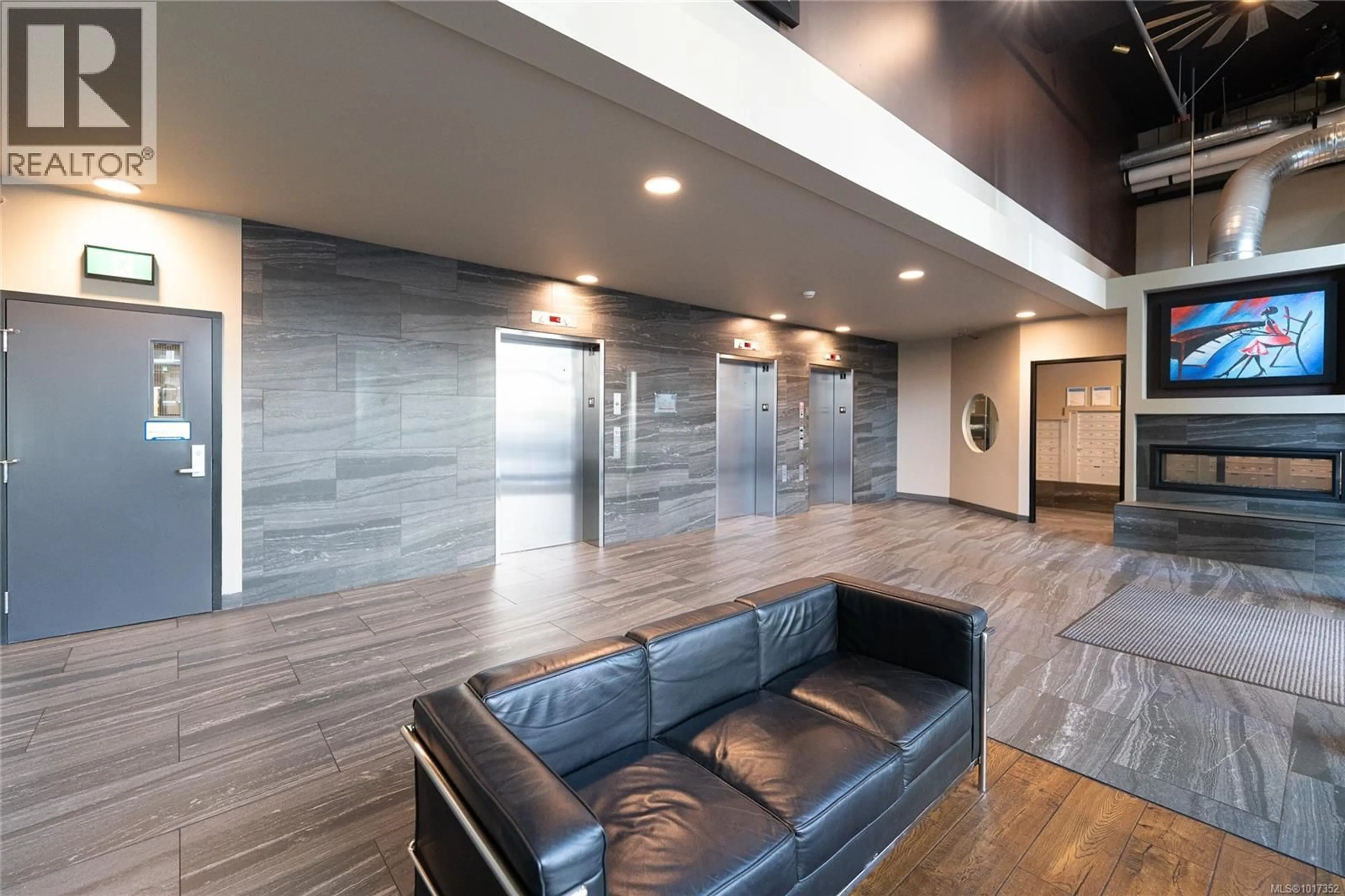 Indoor foyer for 822 - 1029 VIEW STREET, Victoria British Columbia V8V0C9