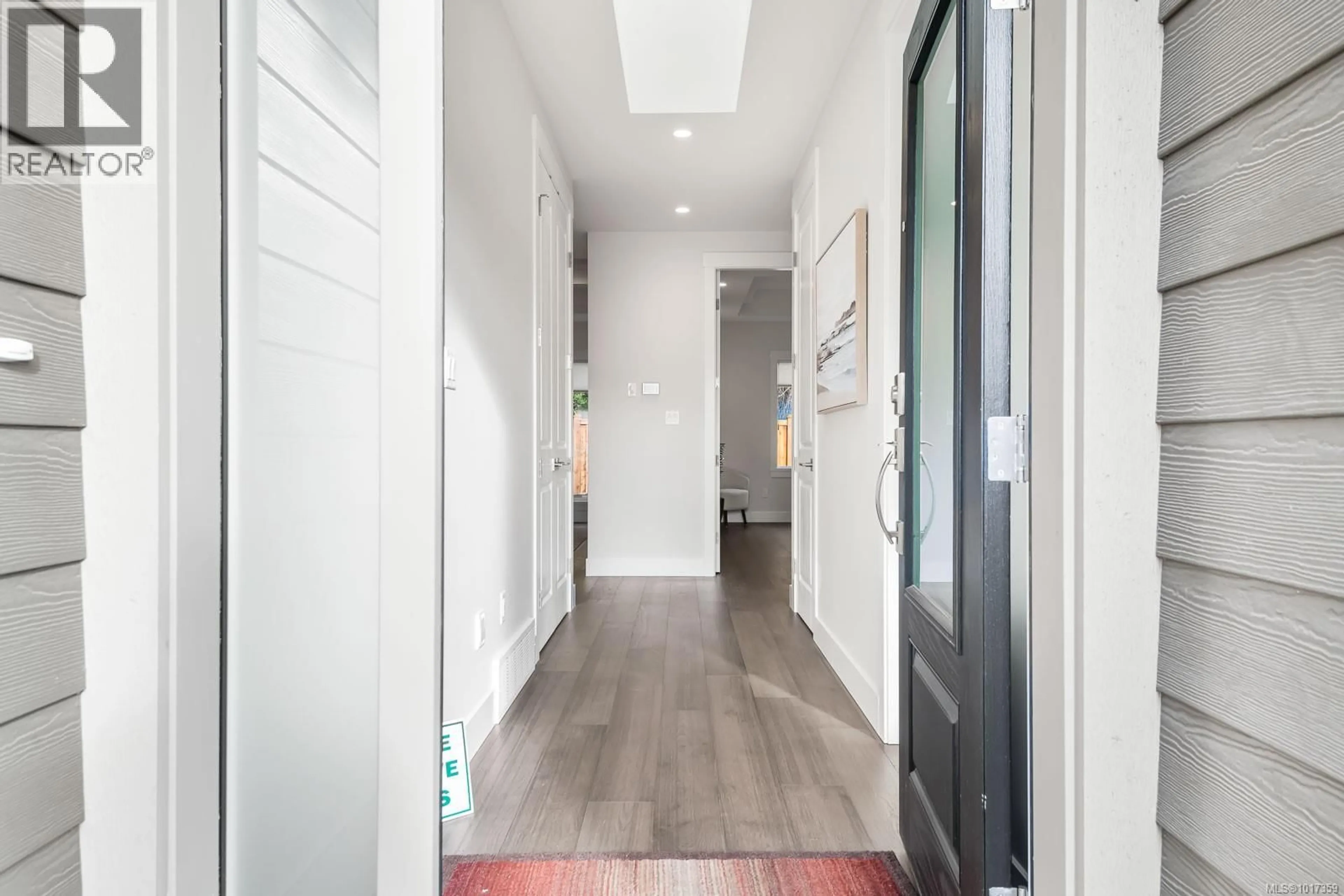 Indoor entryway for 200 ACACIA STREET, Parksville British Columbia V9P1H3