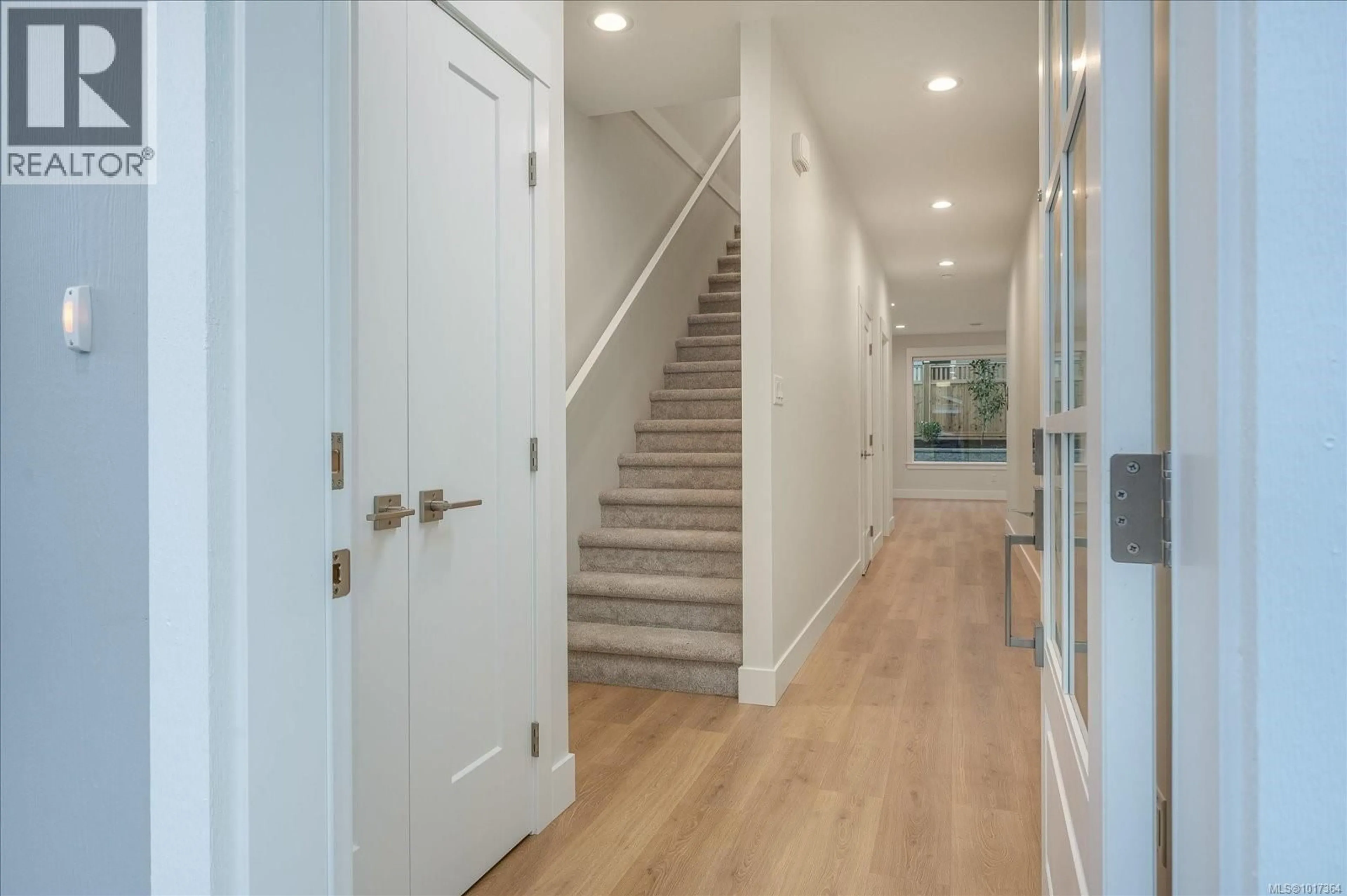 Indoor foyer for 4552 SUNCREST ROAD, Nanaimo British Columbia V9T0M6