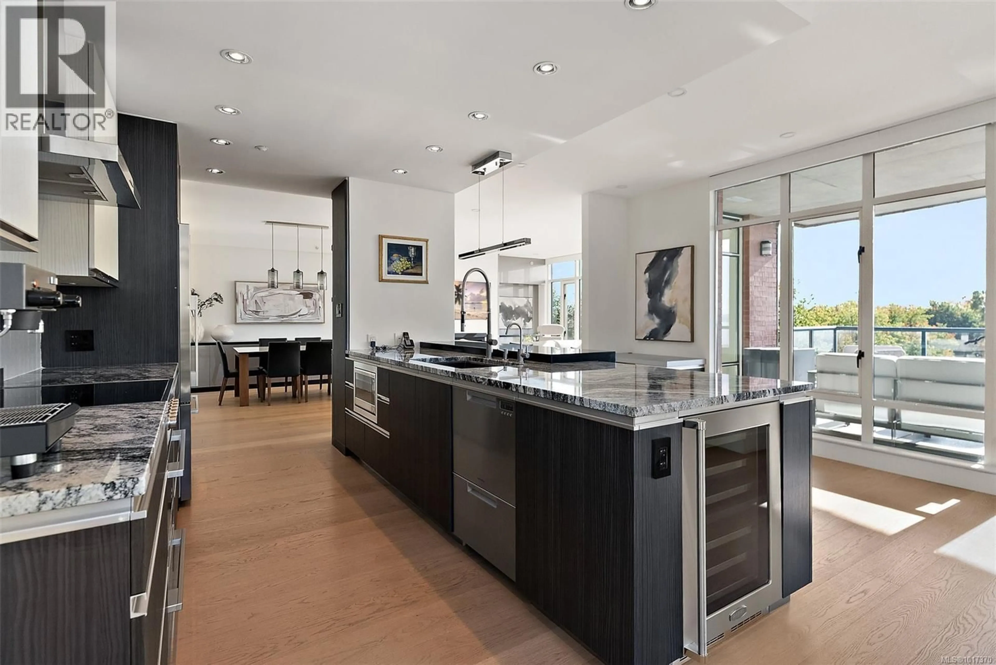 Contemporary kitchen, ceramic/tile floor for 631 - 21 DALLAS ROAD, Victoria British Columbia V8V4Z9