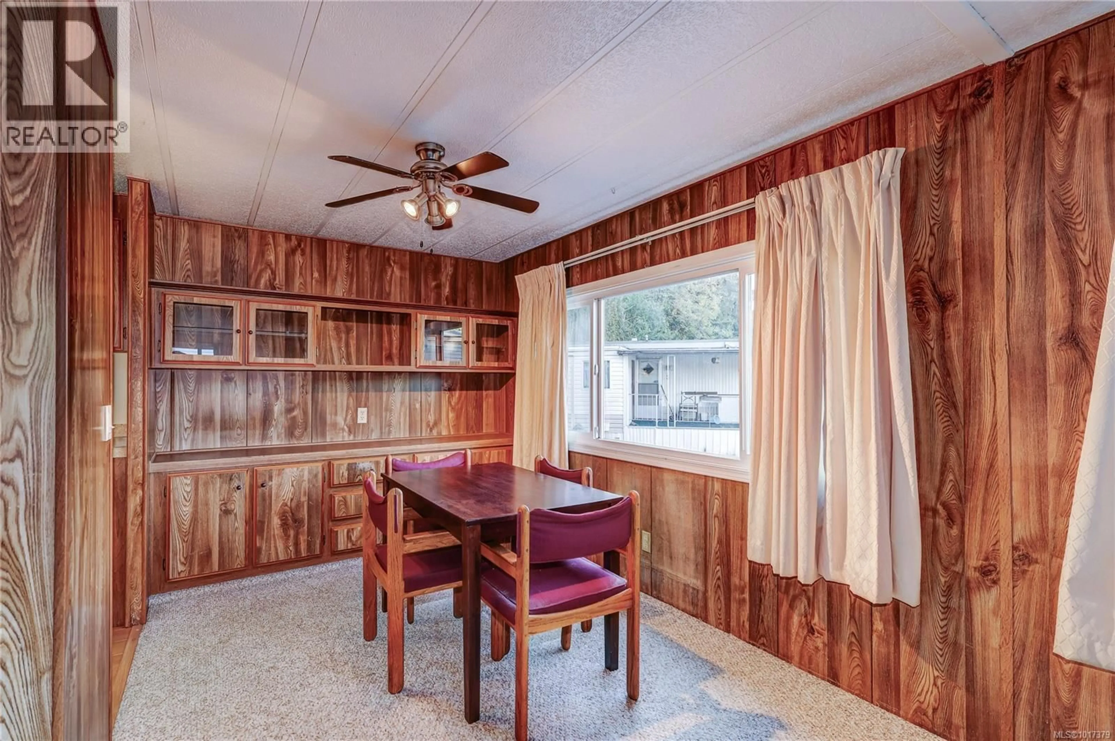 Dining room, wood/laminate floor for 51 - 61 TWELFTH STREET, Nanaimo British Columbia V9R6L3
