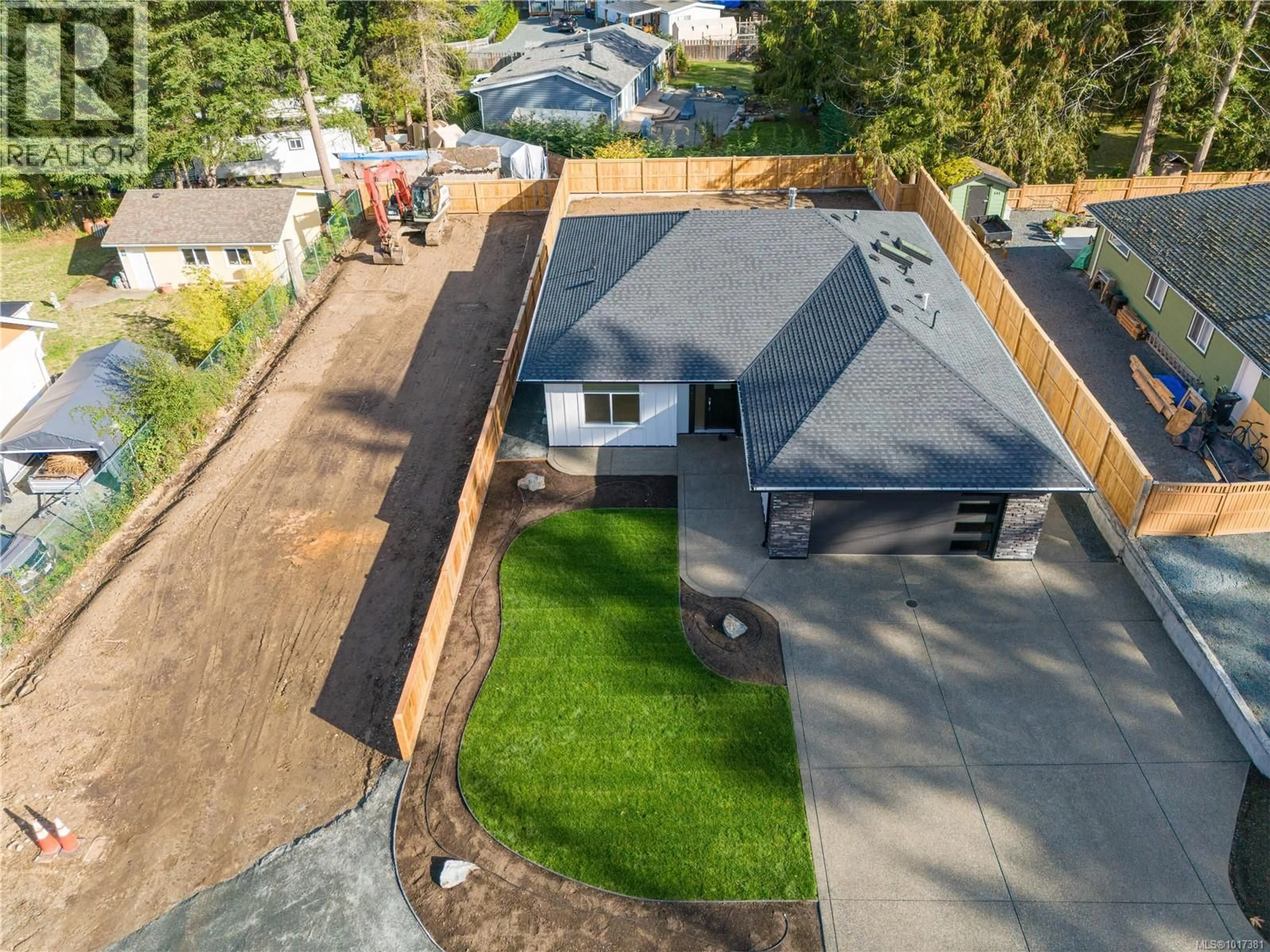 A pic from outside/outdoor area/front of a property/back of a property/a pic from drone, street for 440 CRAIG STREET, Parksville British Columbia V9P1L2