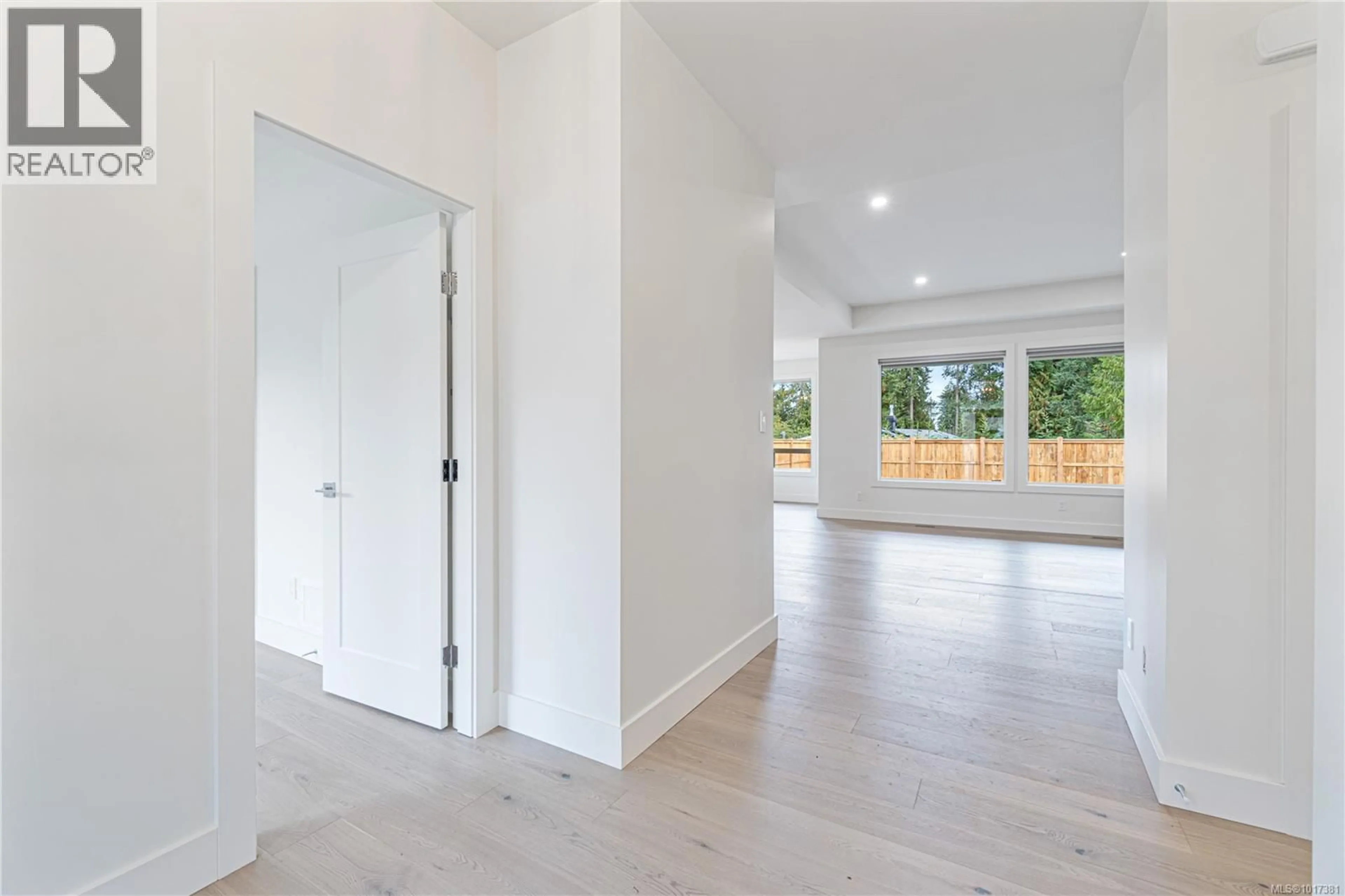 Indoor entryway for 440 CRAIG STREET, Parksville British Columbia V9P1L2