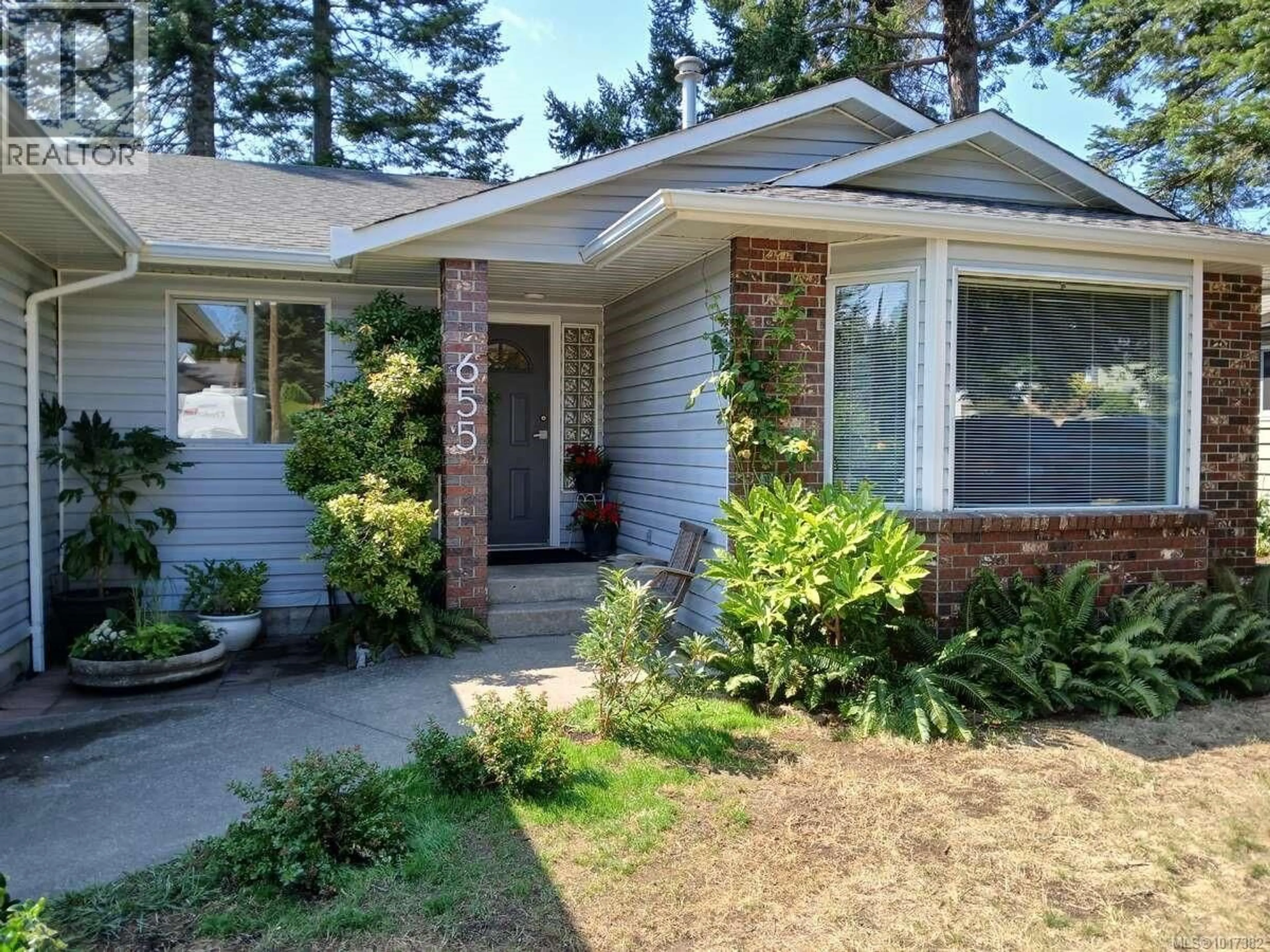 Home with vinyl exterior material, street for 655 TOTEM CRESCENT, Comox British Columbia V9M3J8