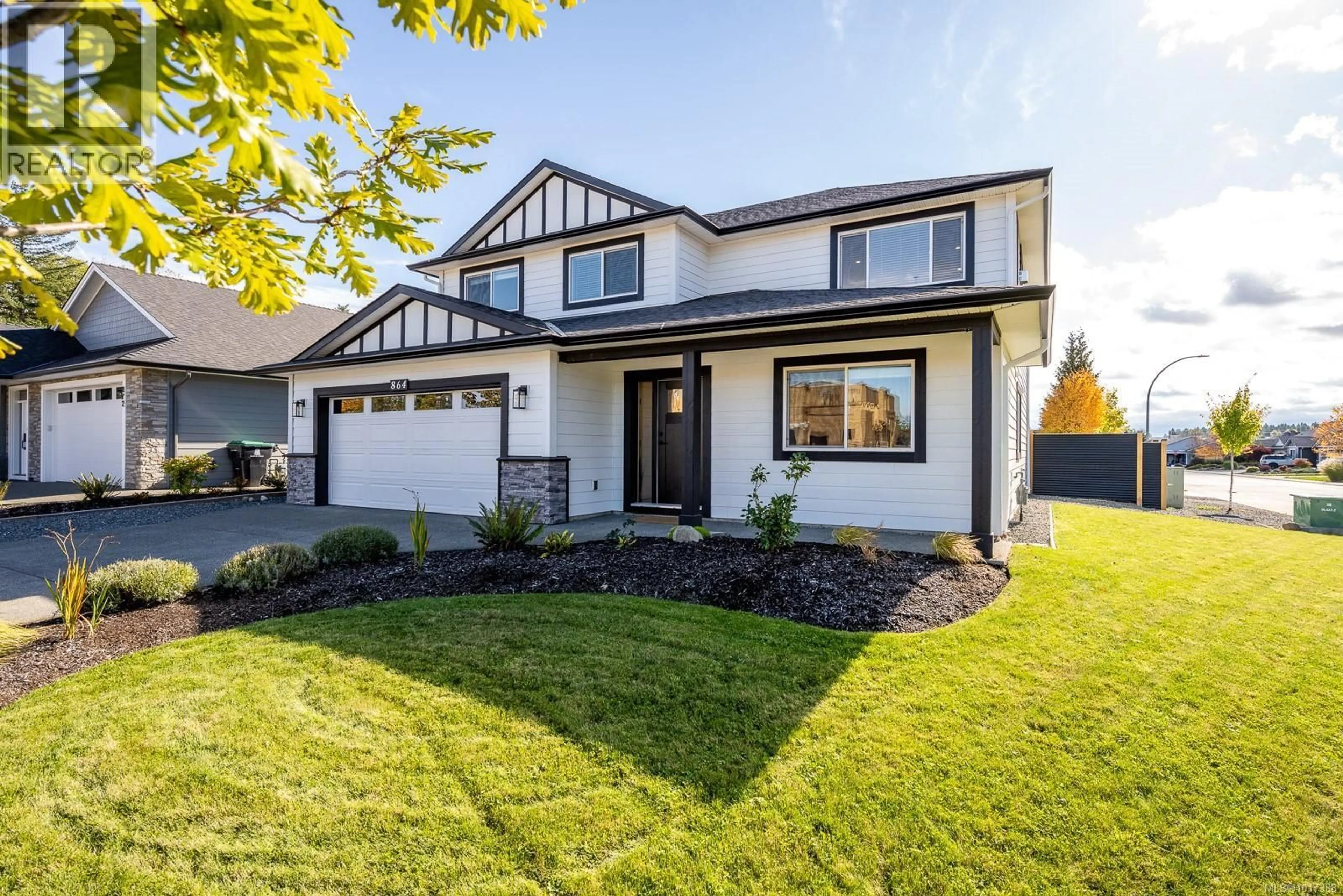 Home with vinyl exterior material, street for 864 GRUMMAN PLACE, Comox British Columbia V9M4H9