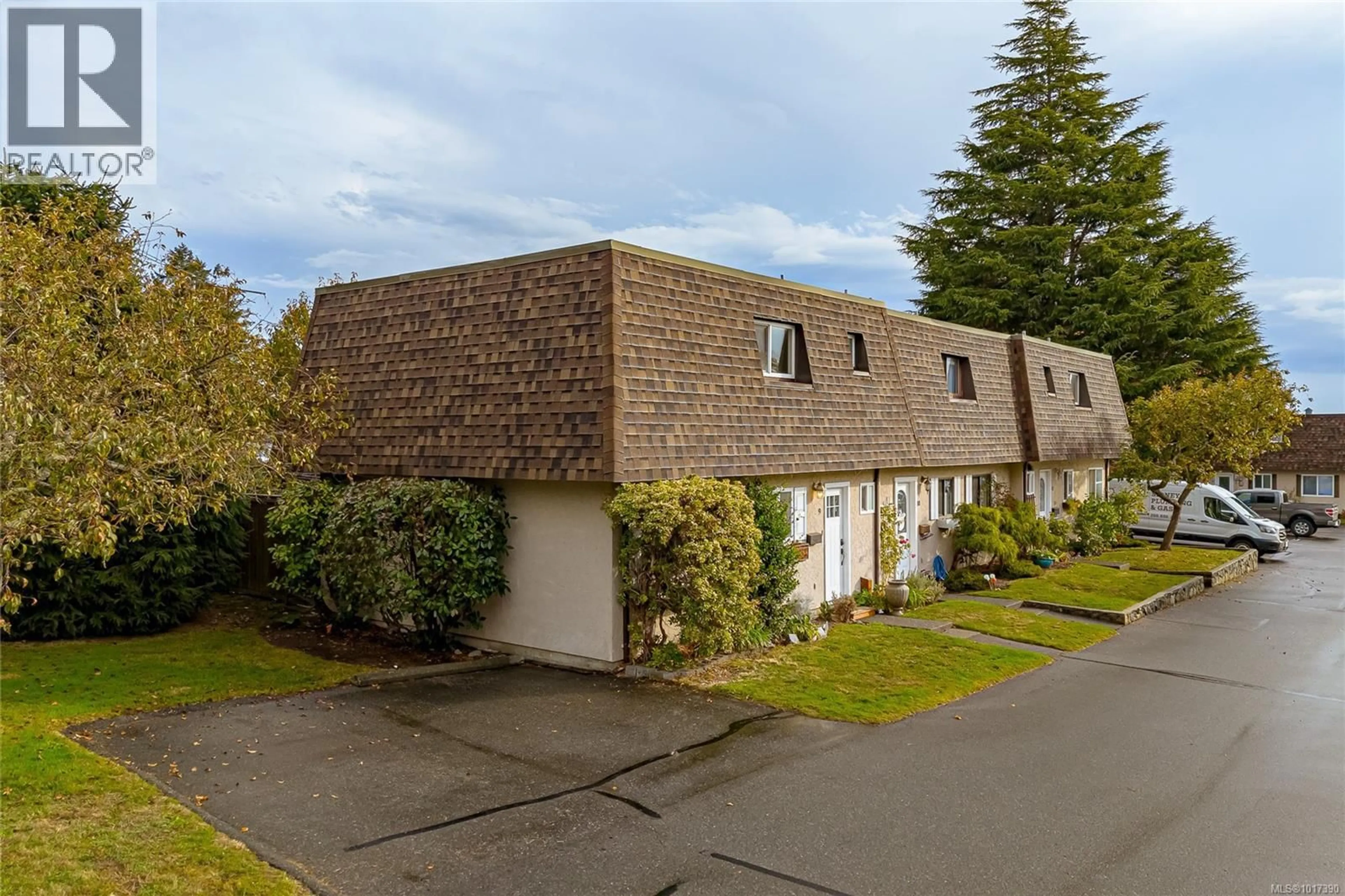 A pic from outside/outdoor area/front of a property/back of a property/a pic from drone, street for 9 - 7675 EAST SAANICH ROAD, Central Saanich British Columbia V8M1L9
