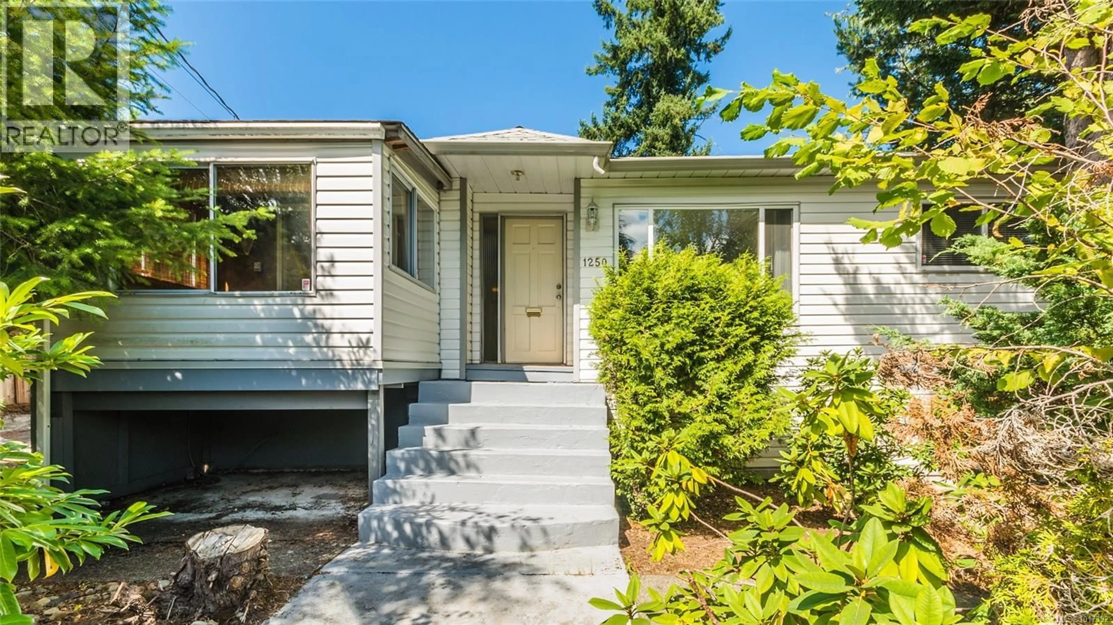 Home with vinyl exterior material, street for 1250 TOWNSITE ROAD, Nanaimo British Columbia V9S1M8