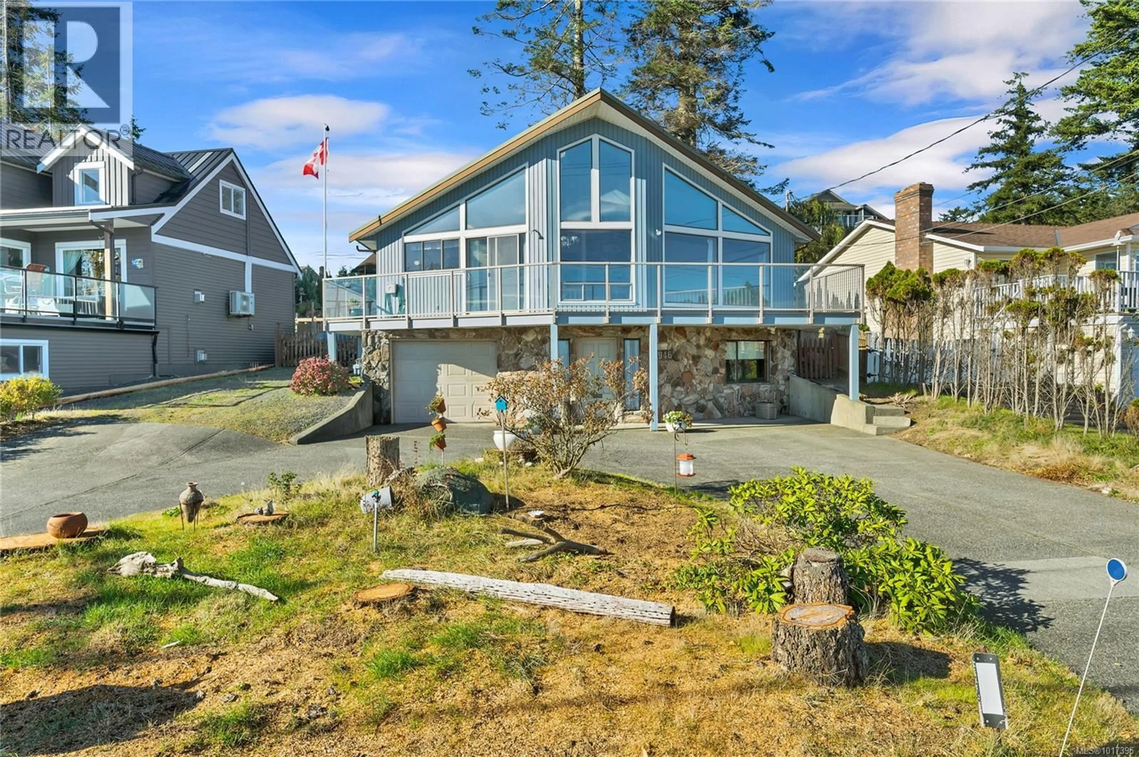 A pic from outside/outdoor area/front of a property/back of a property/a pic from drone, water/lake/river/ocean view for 2946 ISLAND HIGHWAY SOUTH, Campbell River British Columbia V9W1C8