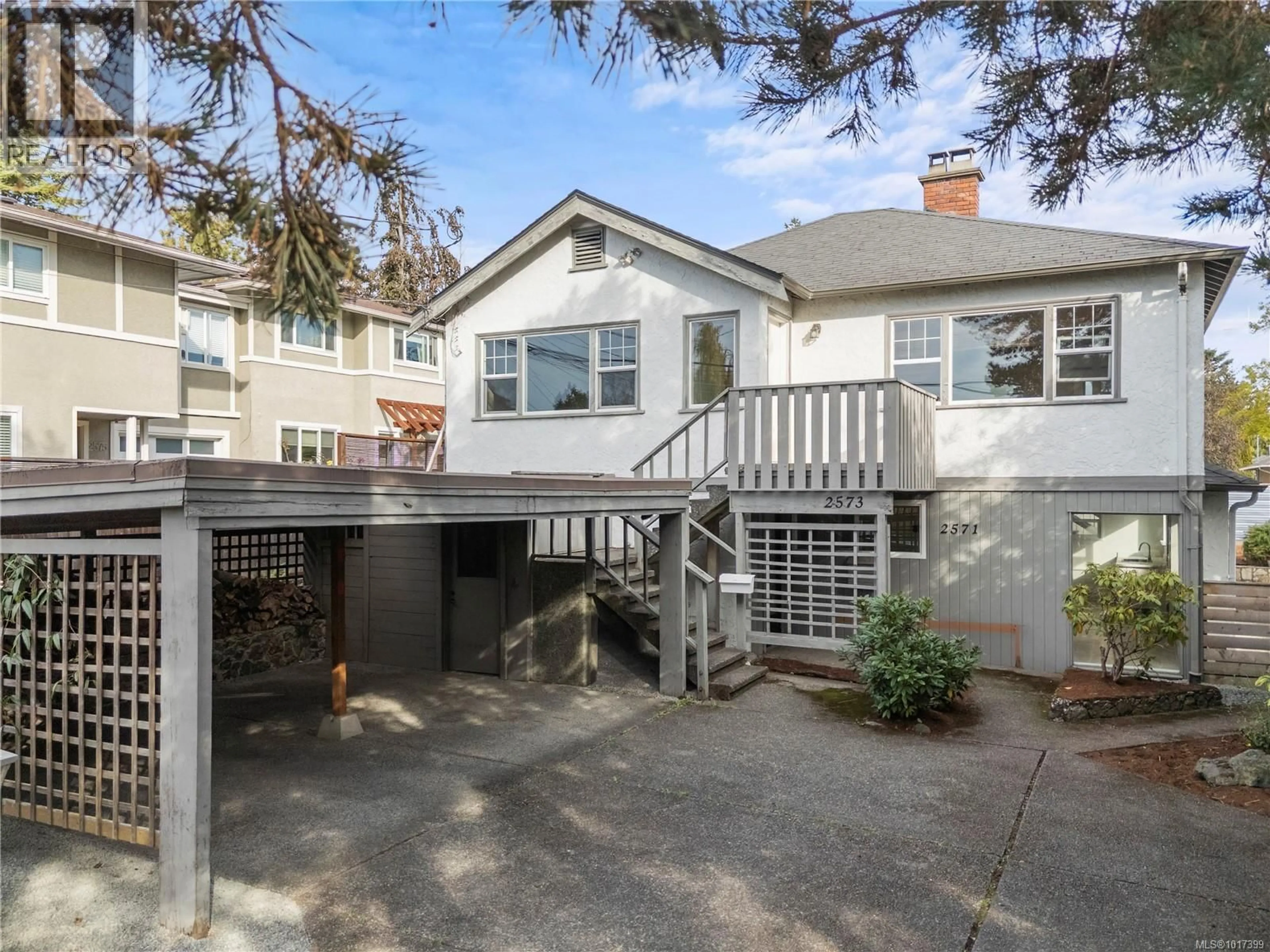 Unknown for 2571 EMPIRE STREET, Victoria British Columbia V8T3M5
