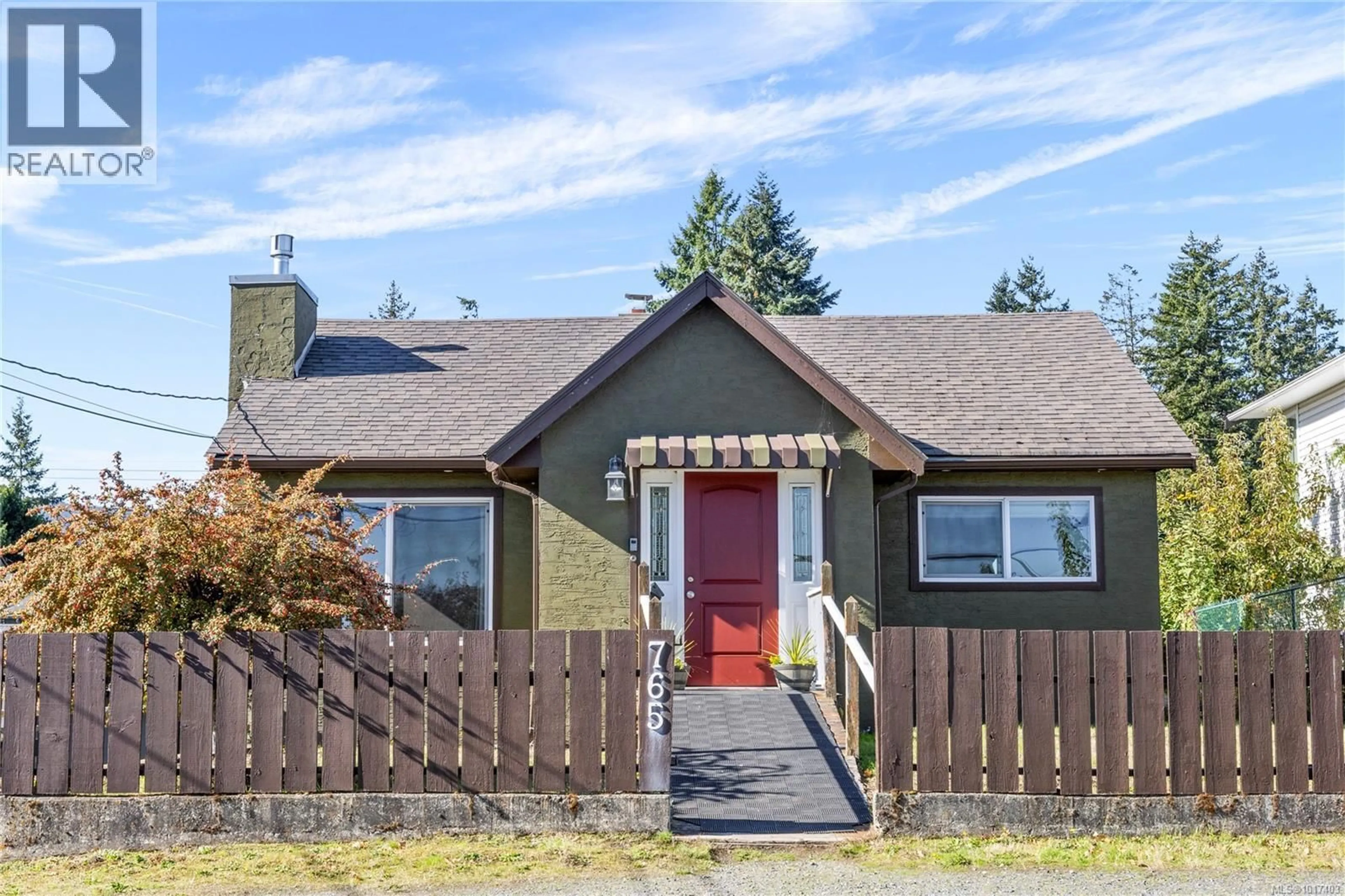 Home with vinyl exterior material, street for 765 SHORT AVENUE, Nanaimo British Columbia V9R4L6