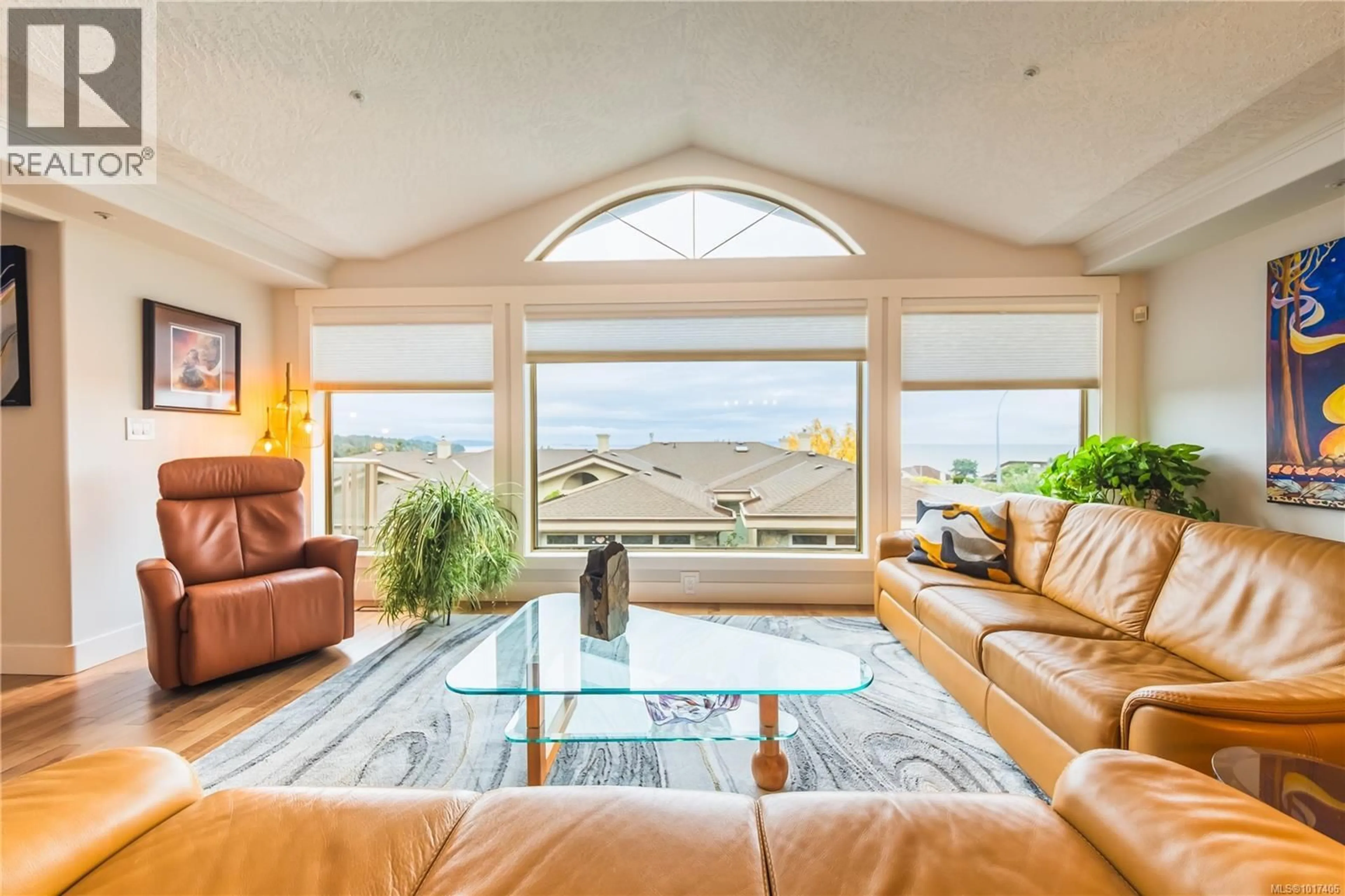 Living room with furniture, ceramic/tile floor for 9 - 4991 BELLA VISTA CRESCENT, Nanaimo British Columbia V9V1M9