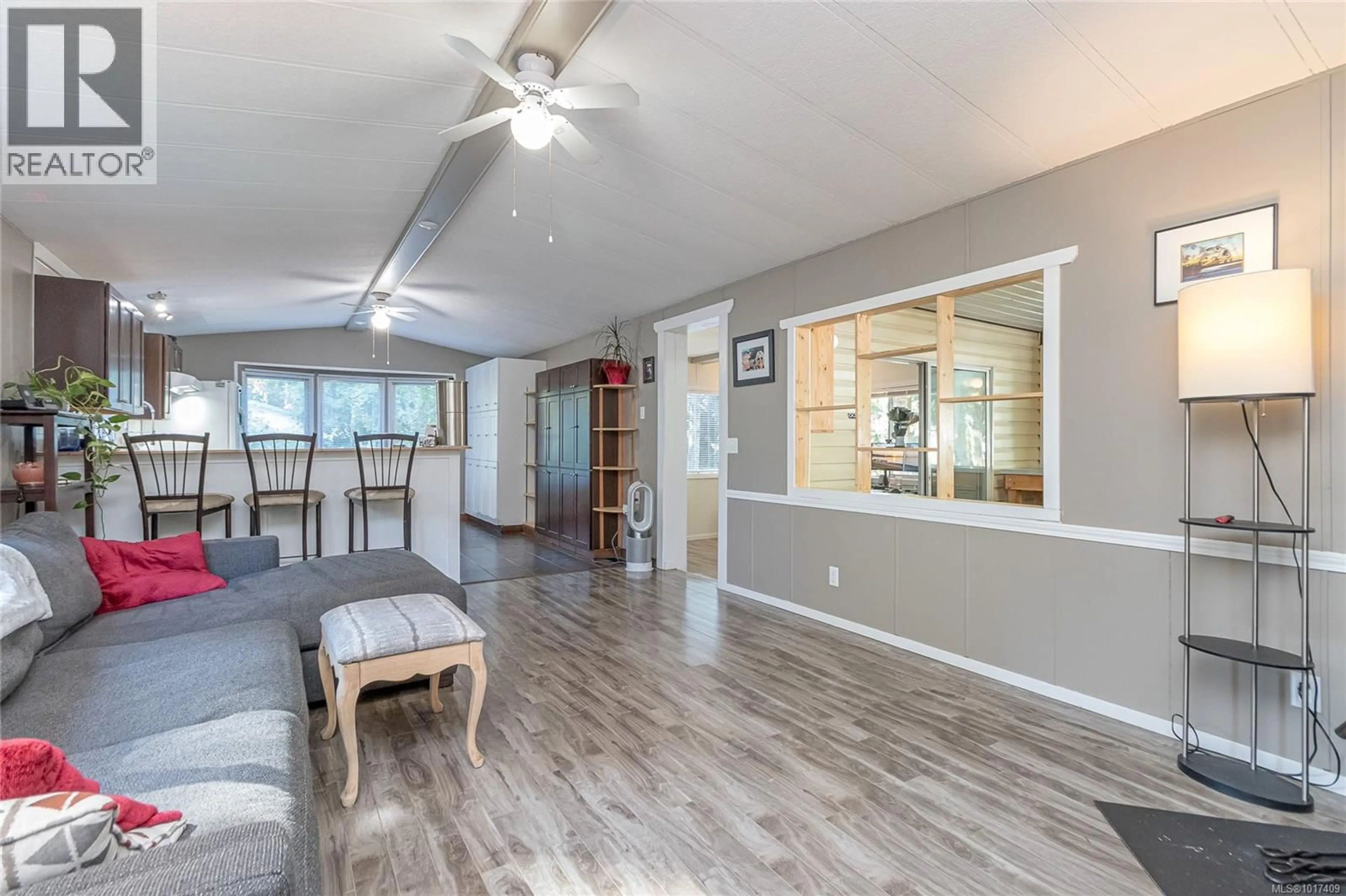 Living room with furniture, unknown for 73 - 25 MAKI ROAD, Nanaimo British Columbia V9R6N3