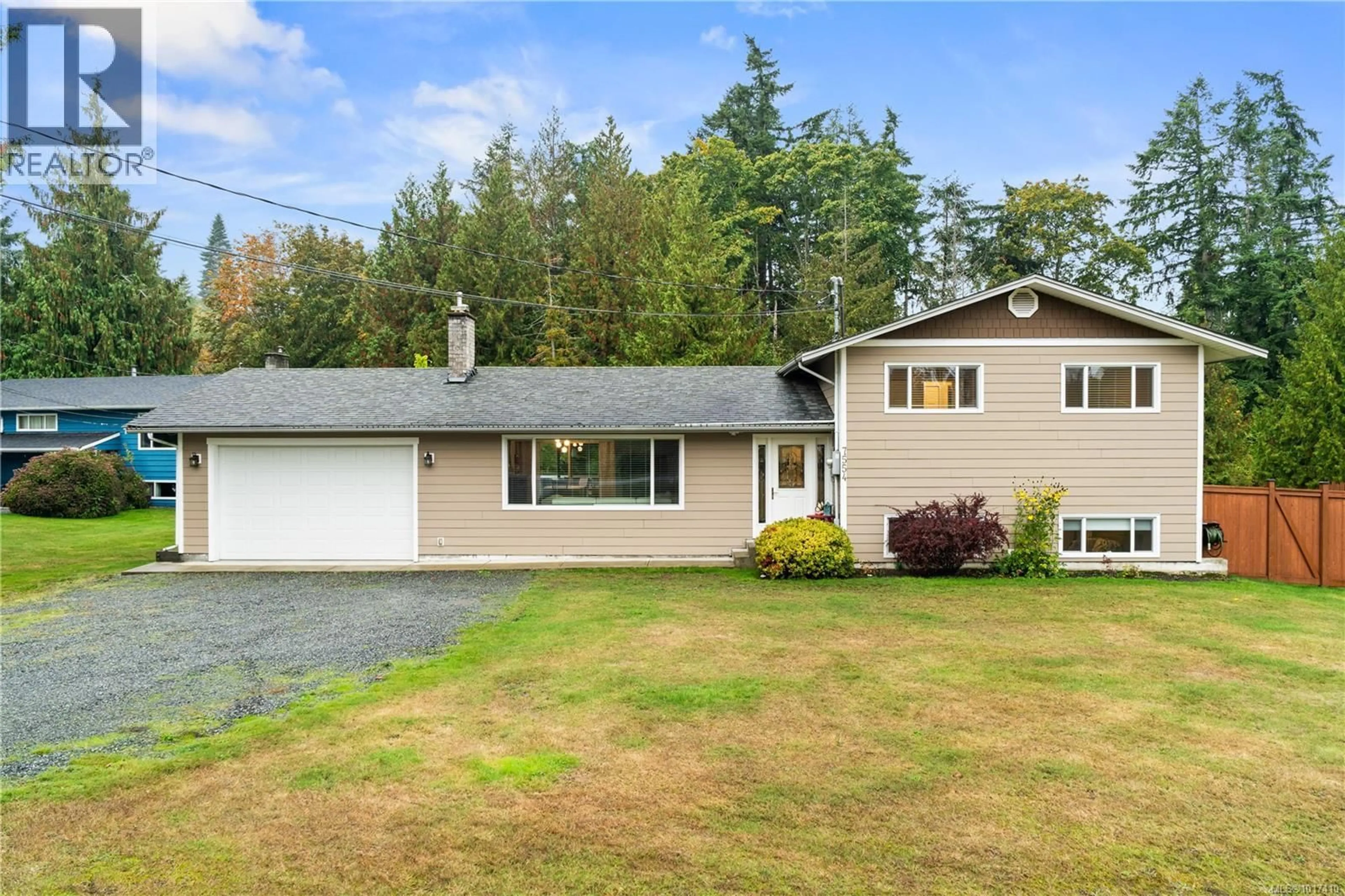 Home with vinyl exterior material, unknown for 7554 SUPERIOR ROAD, Lantzville British Columbia V0R2H0