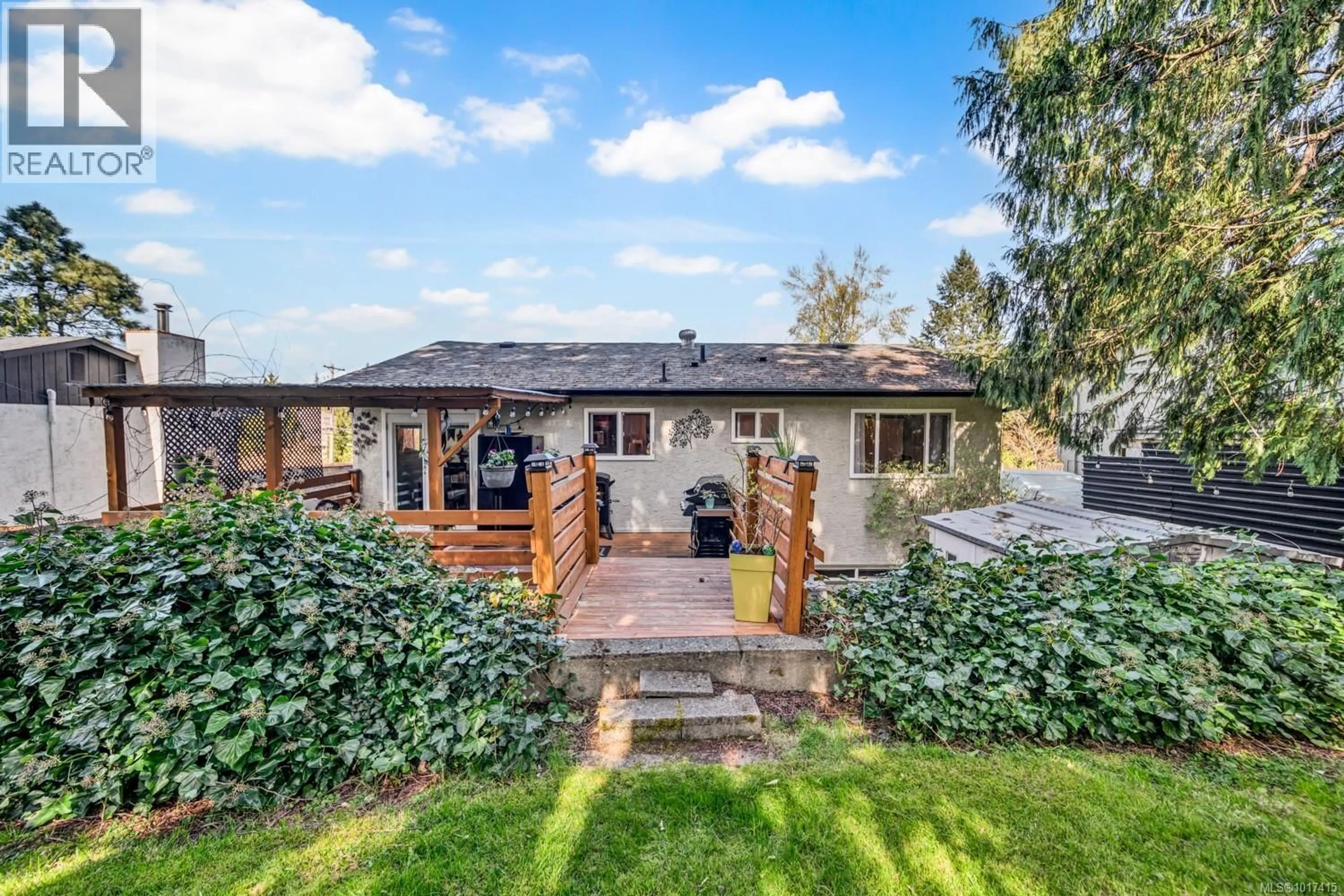 A pic from outside/outdoor area/front of a property/back of a property/a pic from drone, unknown for 1208 CLOKE ROAD, Ladysmith British Columbia V9G1P8