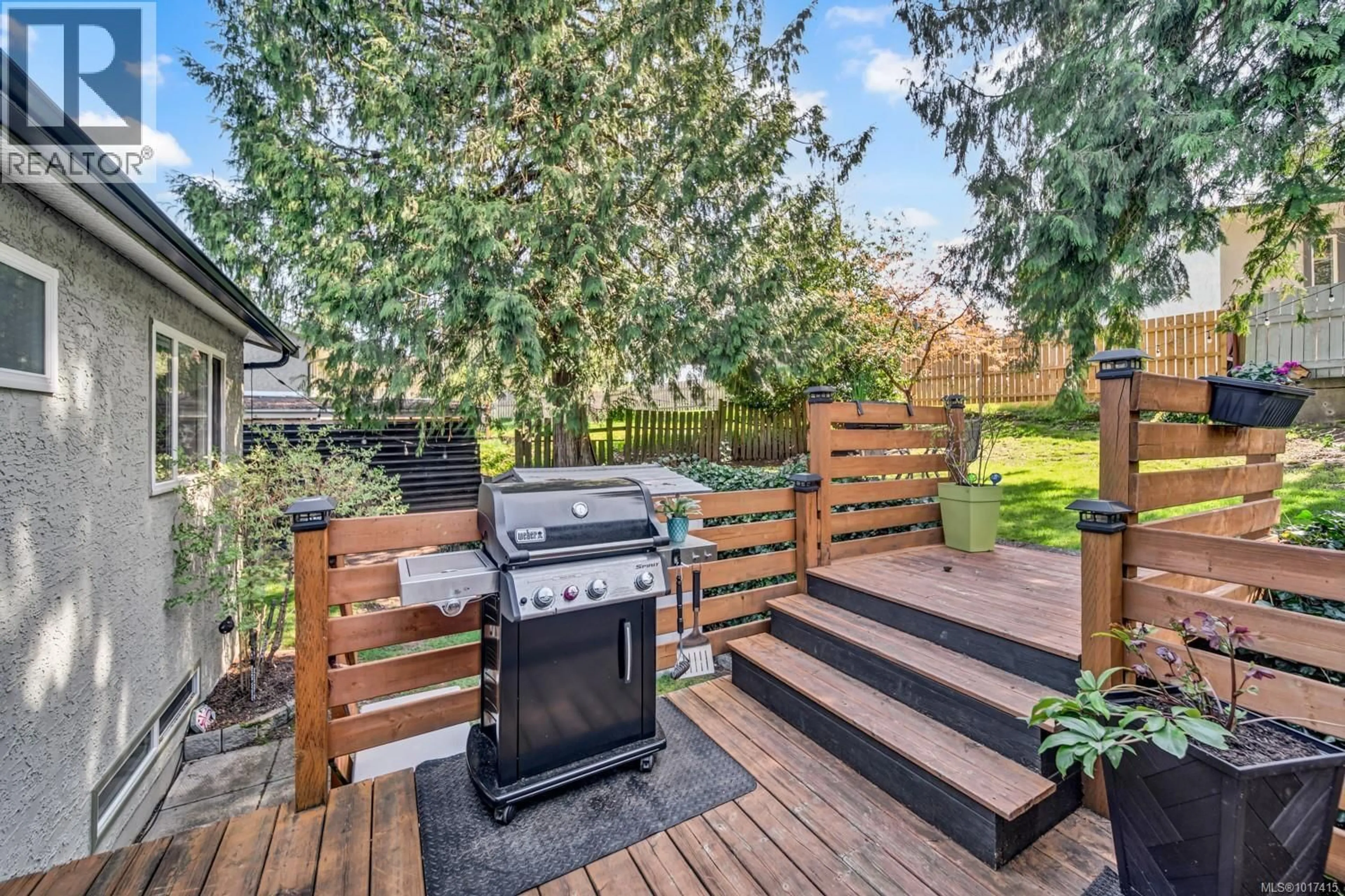 Patio, street for 1208 CLOKE ROAD, Ladysmith British Columbia V9G1P8