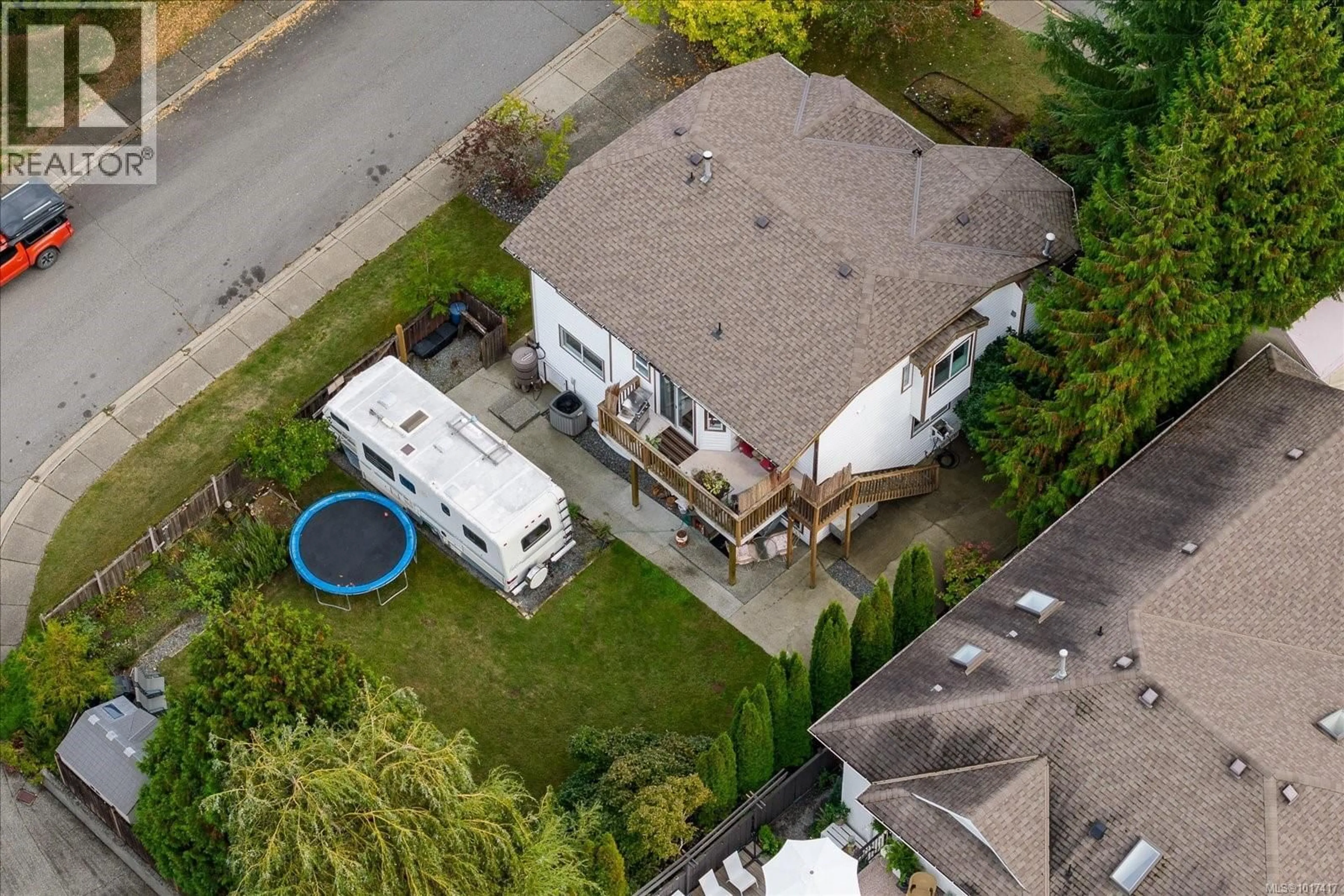 A pic from outside/outdoor area/front of a property/back of a property/a pic from drone, street for 5853 TWEEDSMUIR CRESCENT, Nanaimo British Columbia V9T5Y6